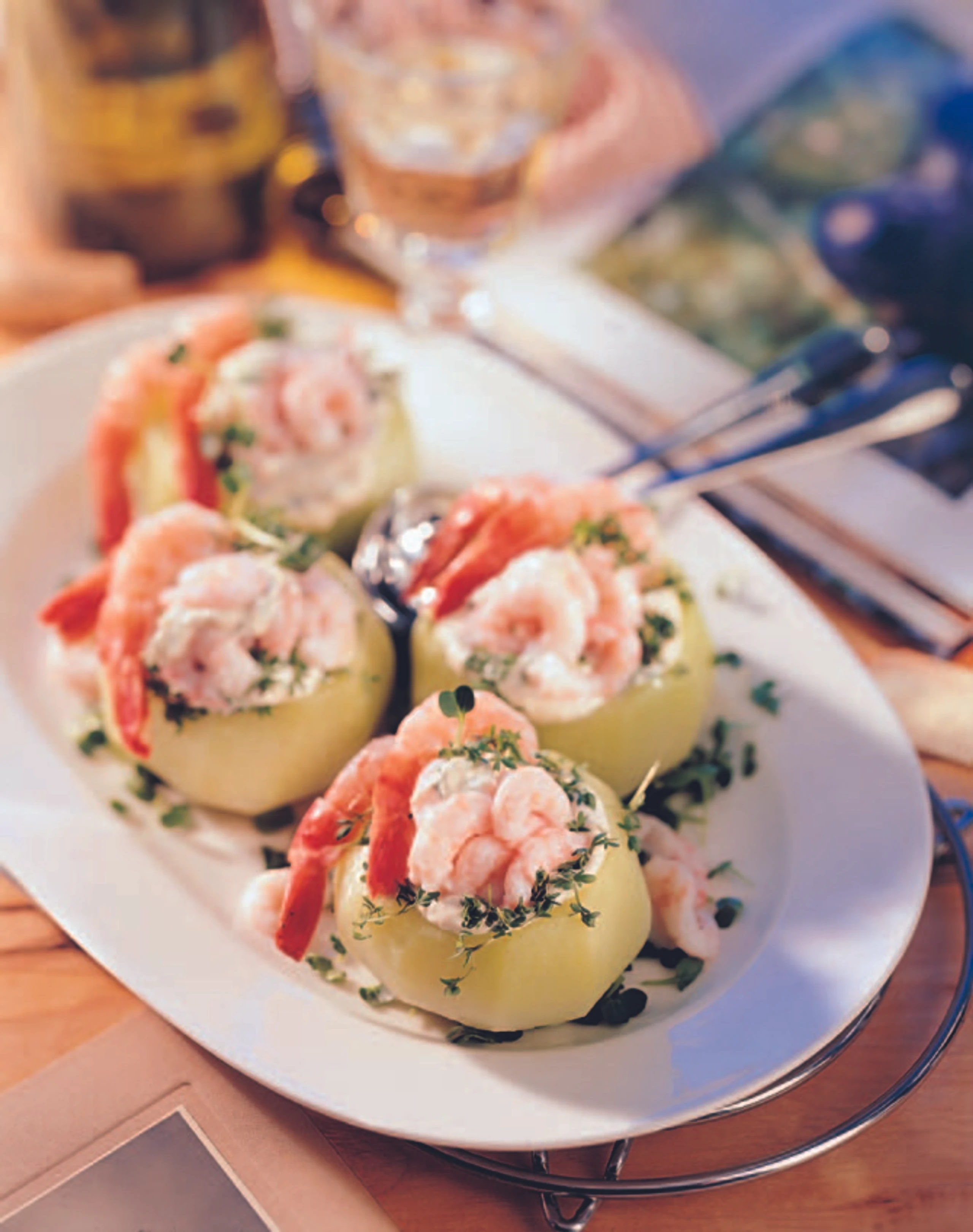 Gefüllter Kohlrabi mit Shrimps und Kresse