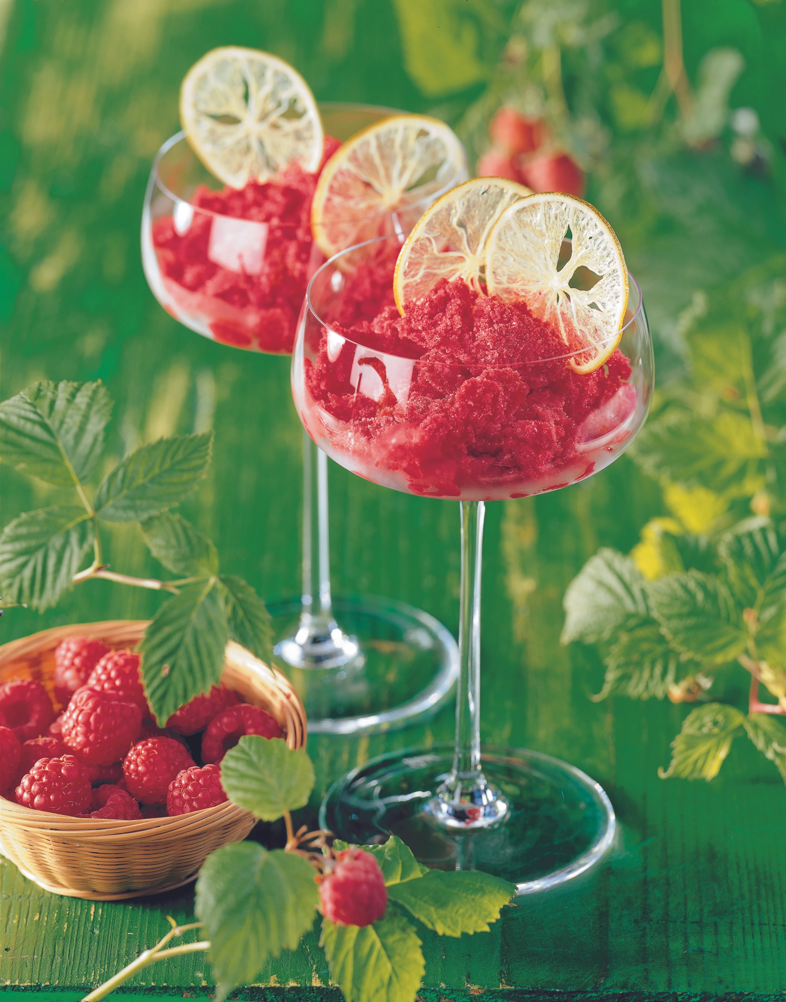 Himbeer-Granité mit Limettenchips