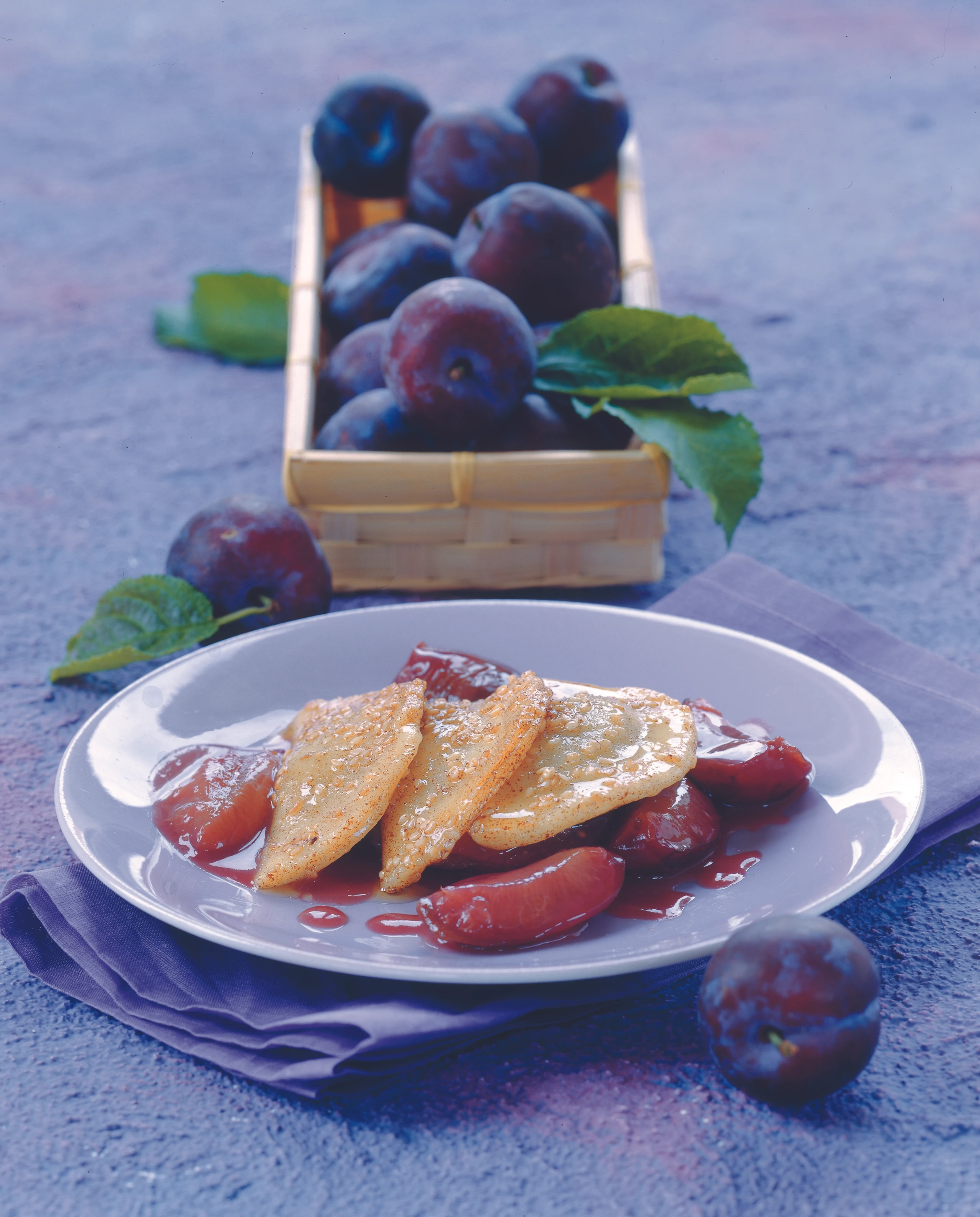 Zwetschkentascherl mit Sesambutter