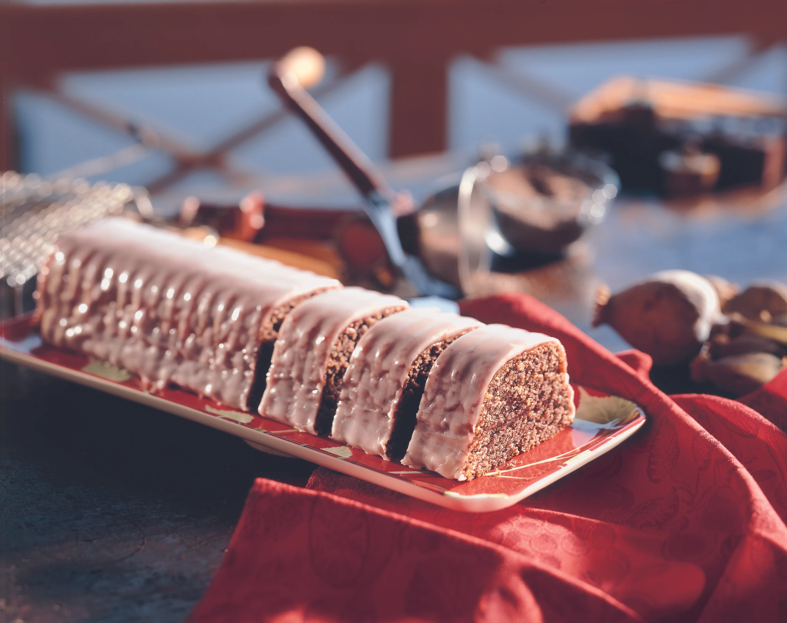 Mohnkuchen mit Zucker-Portweinglasur