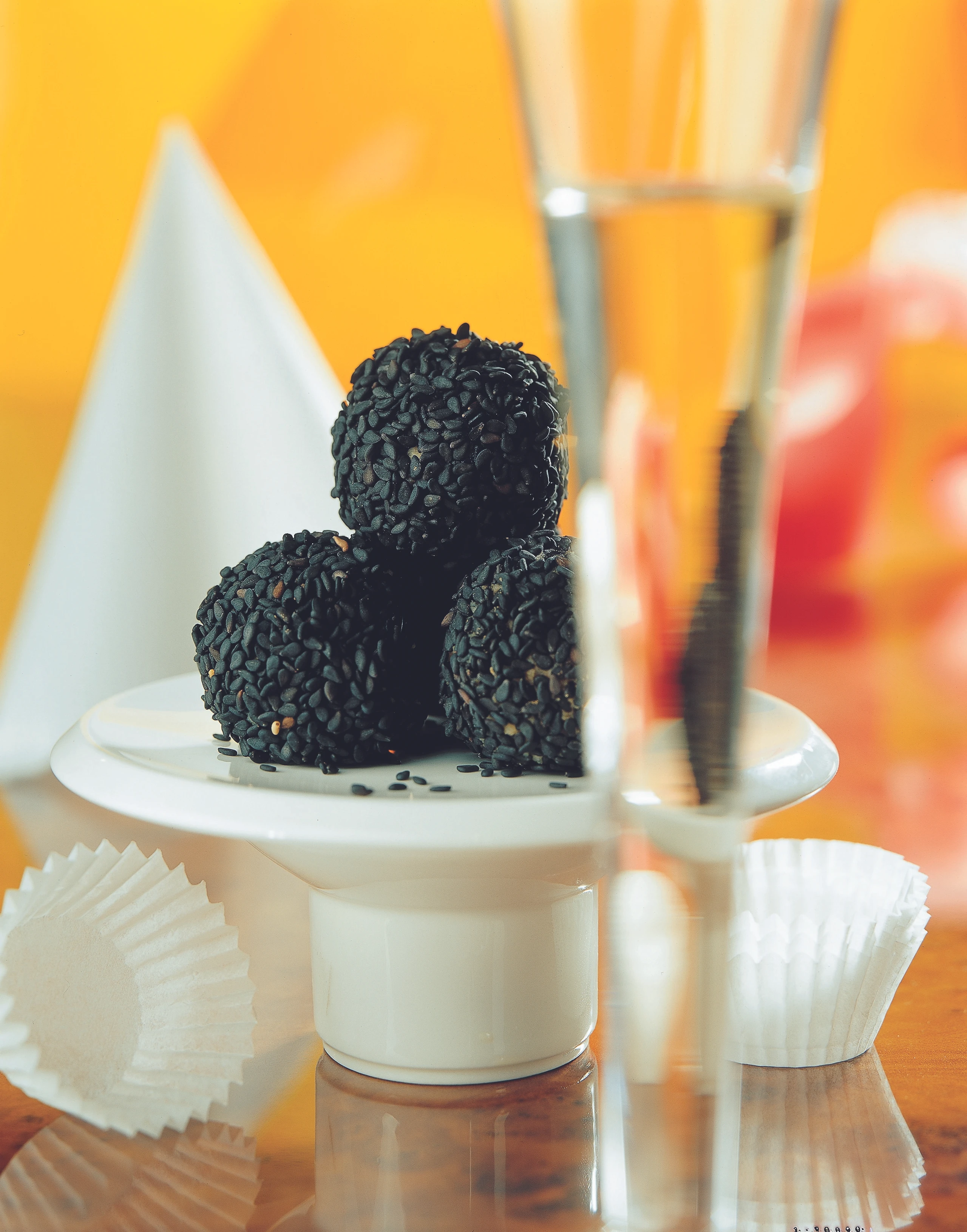 Kochbananen-Bällchen mit Sesam