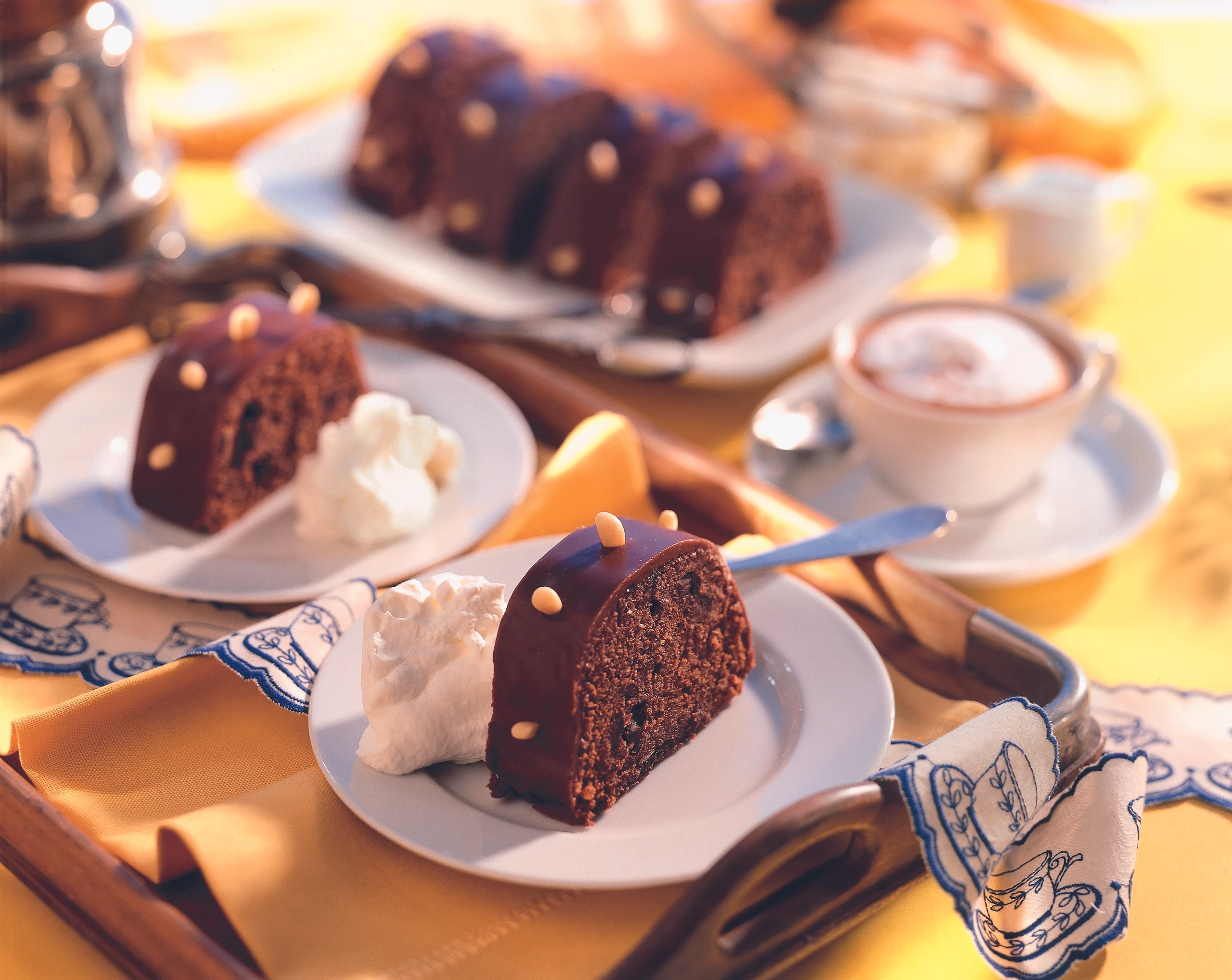 Rehrücken mit Schokoglasur und Pinienkerne