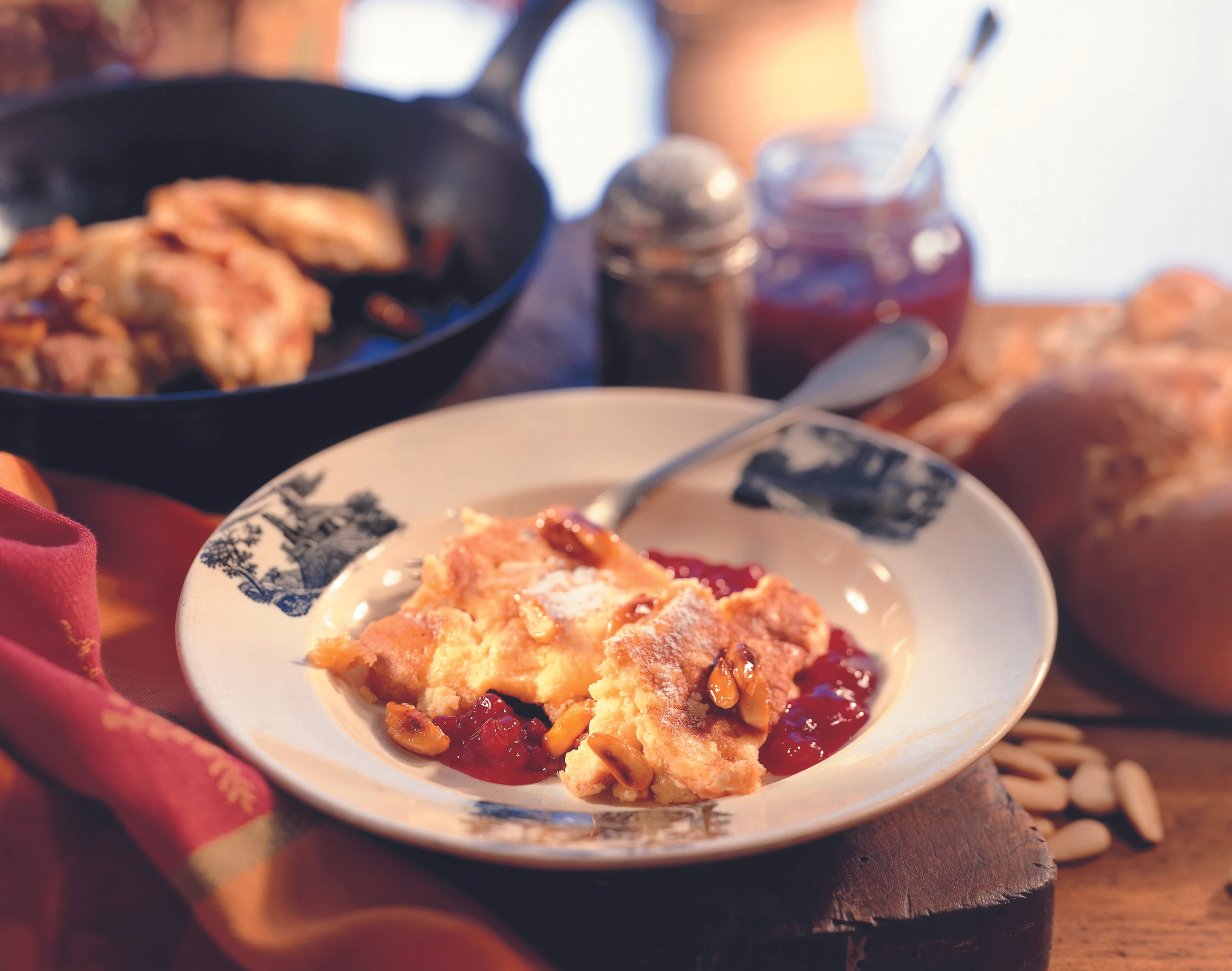 Kipferlschmarren mit Mandeln