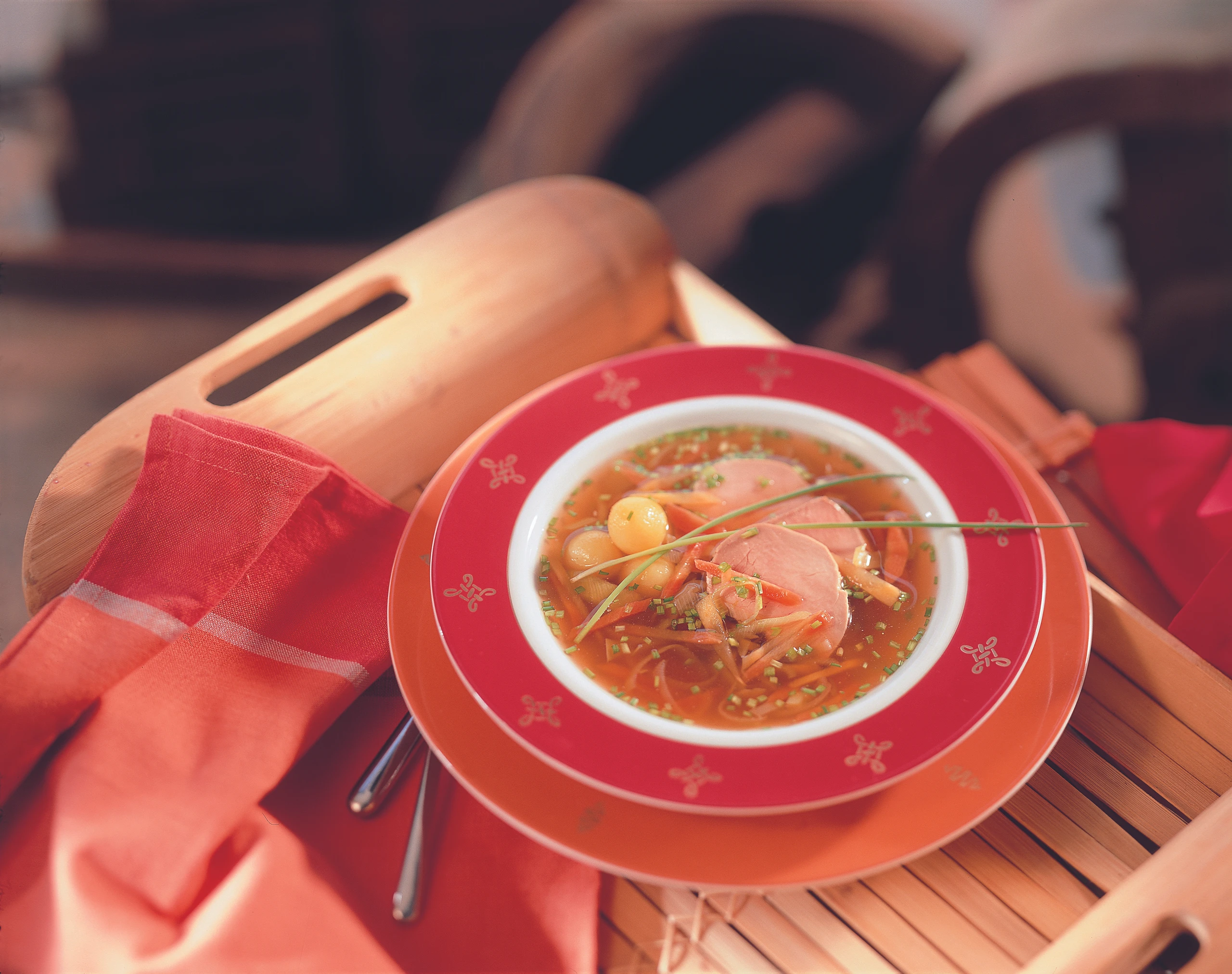 Pochiertes Schweinsfilet mit Schnittlauchfond