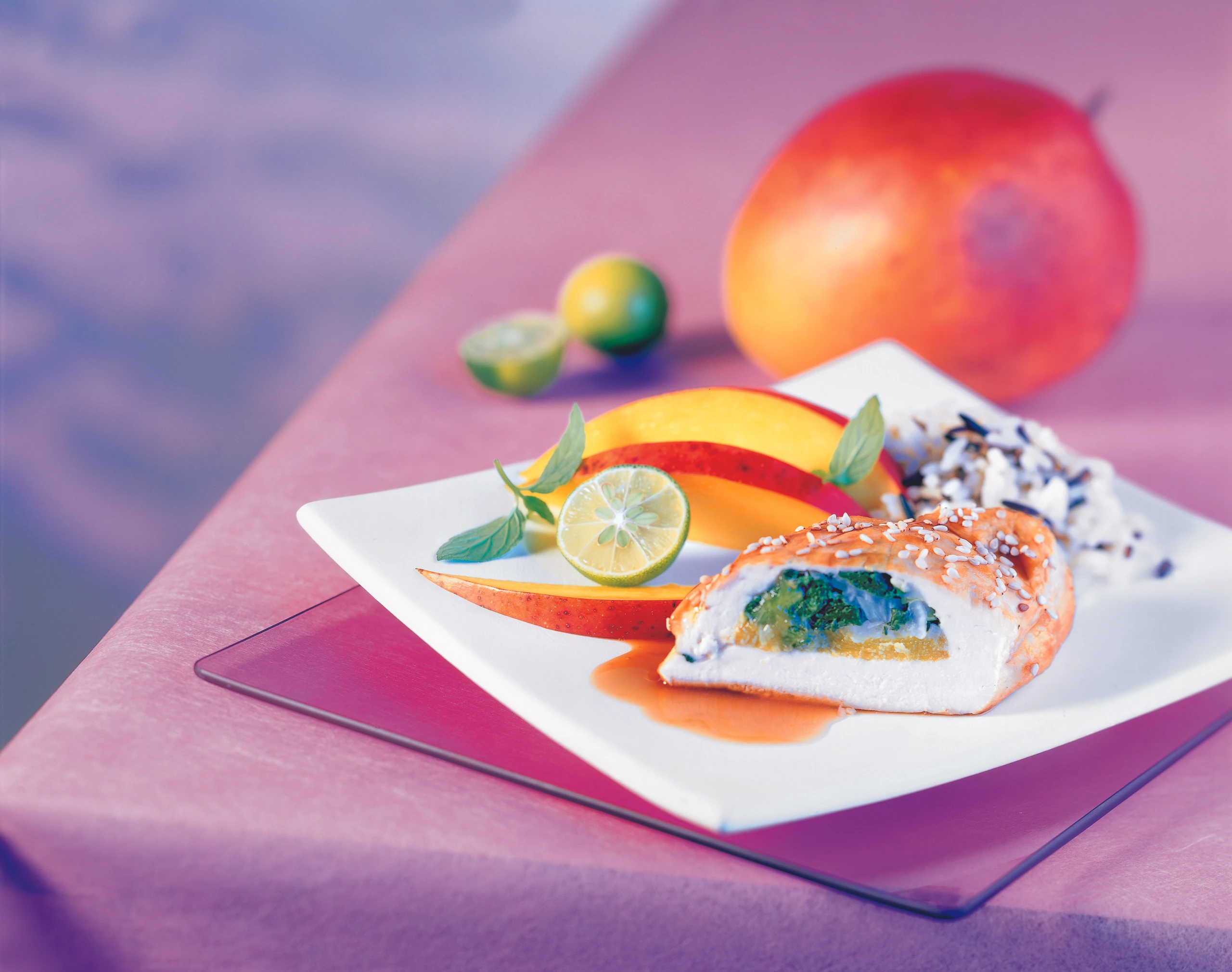 Hühnerfilets mit Spinat-Mangofülle und Sesam