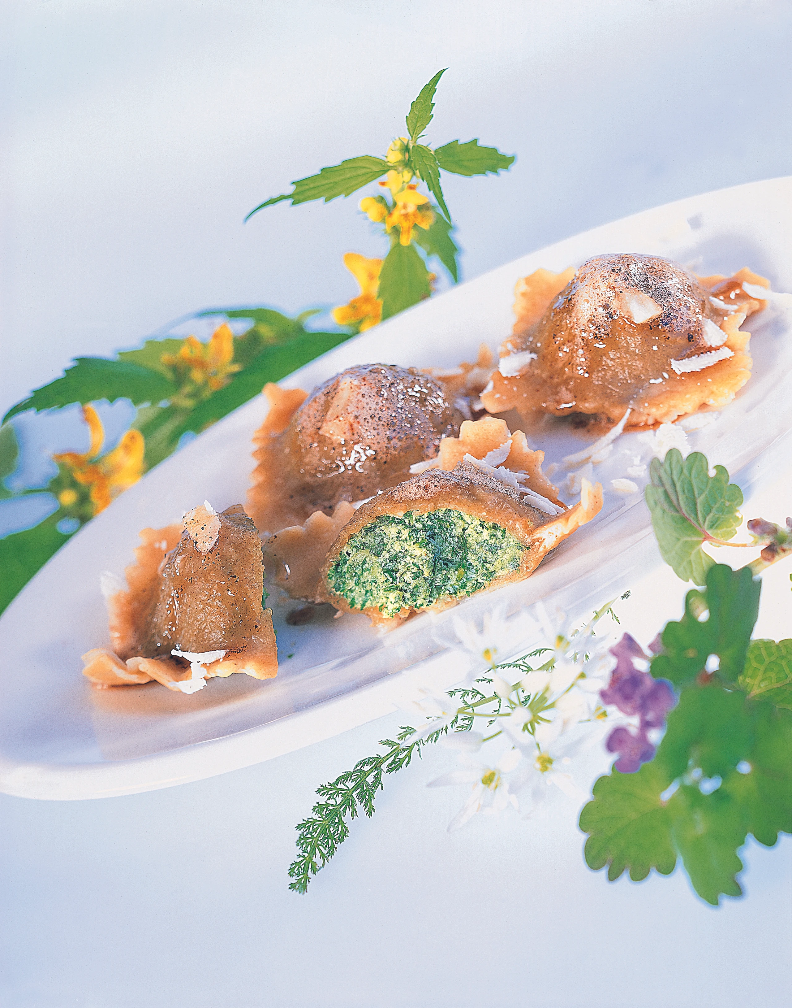 Ravioli mit Wildkräuterfülle