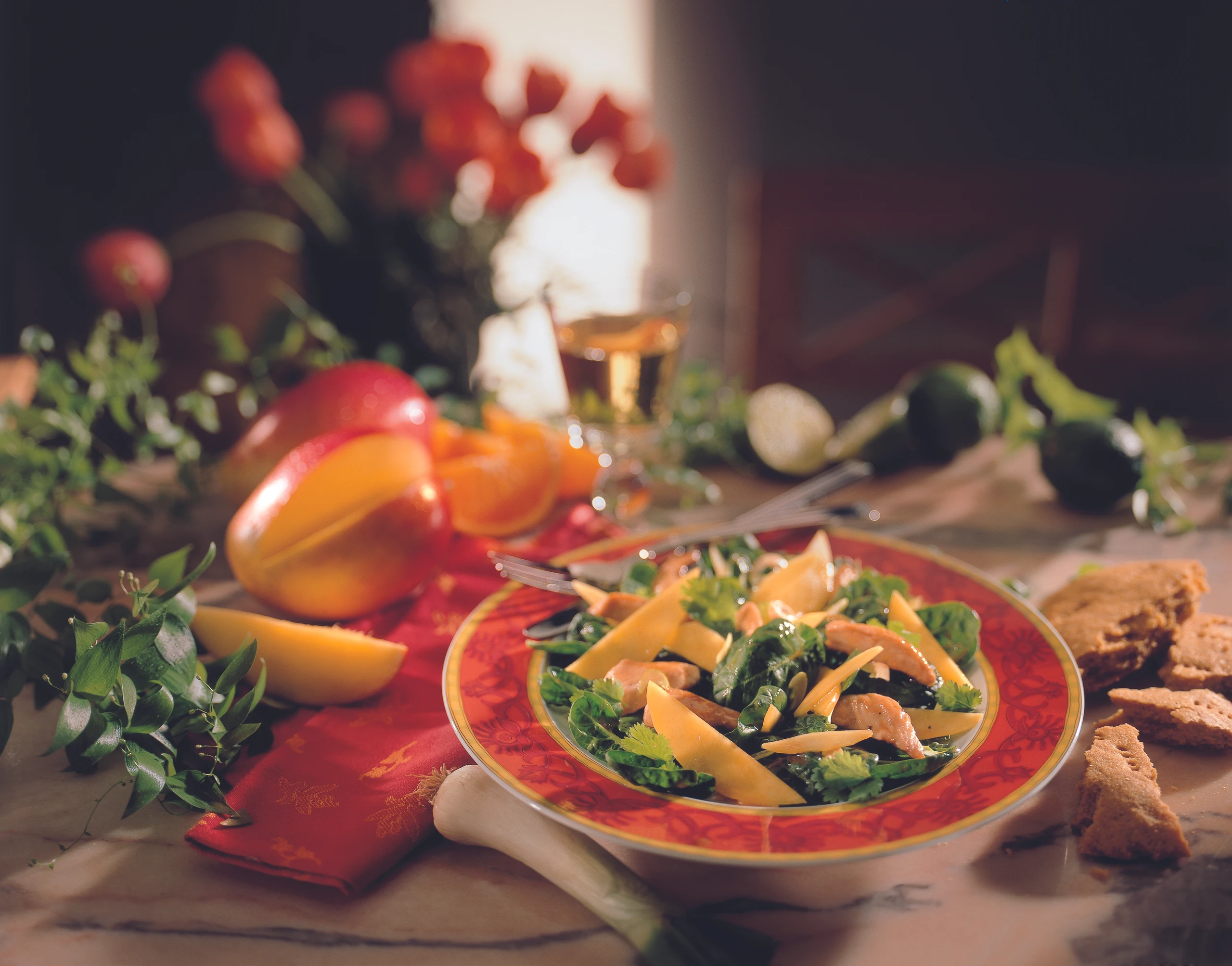 Spinatsalat mit Mango und Hühnerstreifen