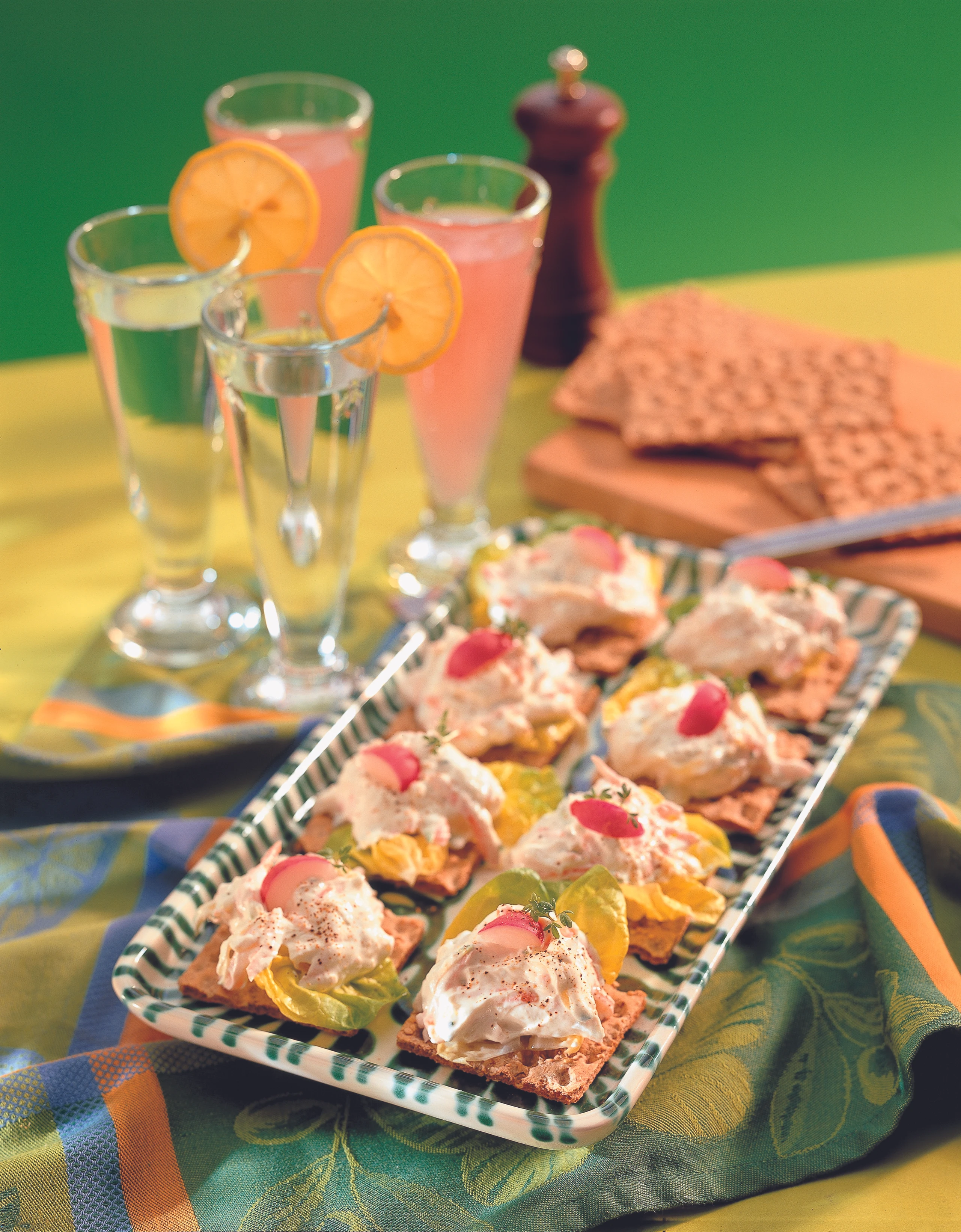 Knäckebrötchen mit Gemüseaufstrich