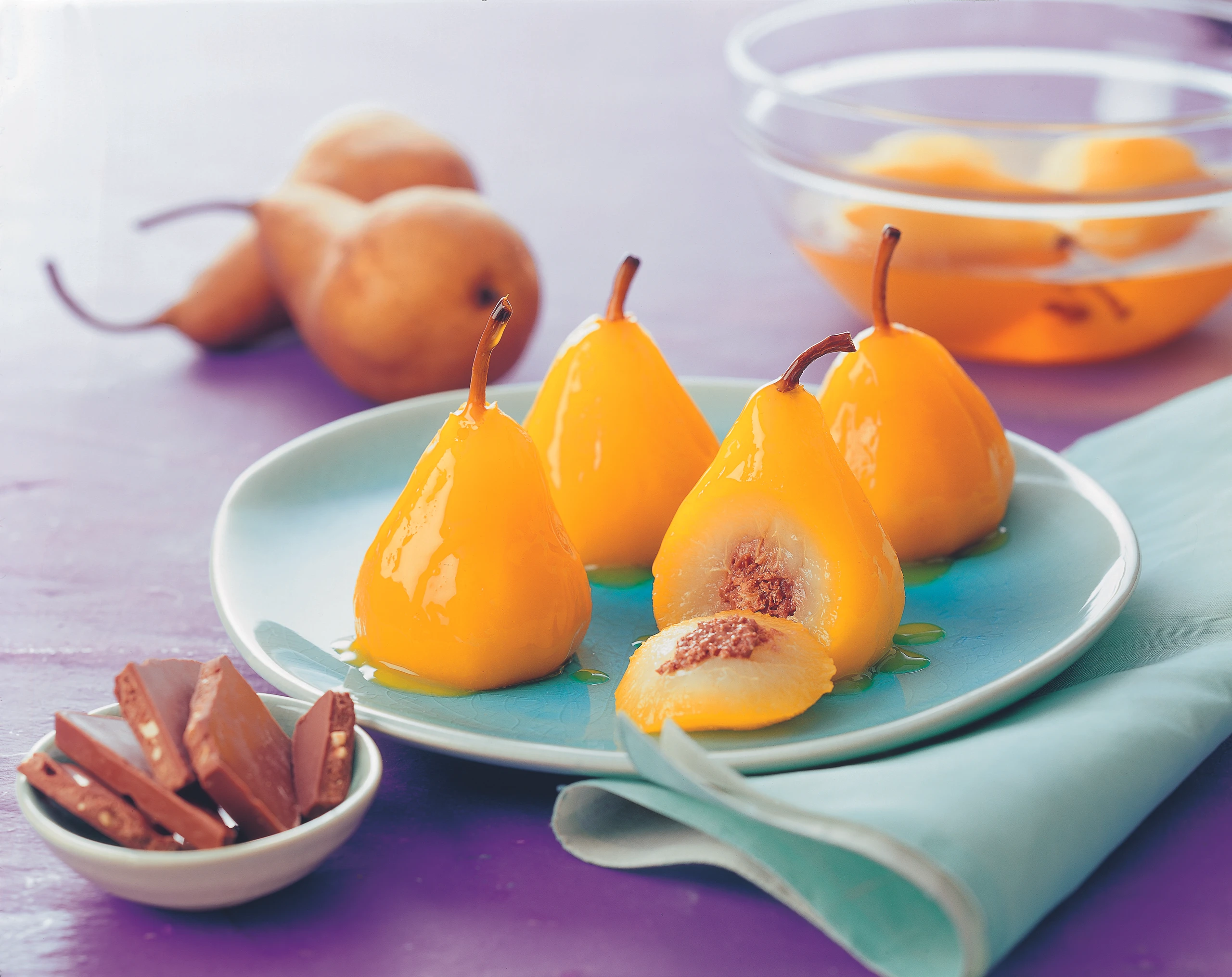 Safranbirne mit Nougat-Waffelfülle