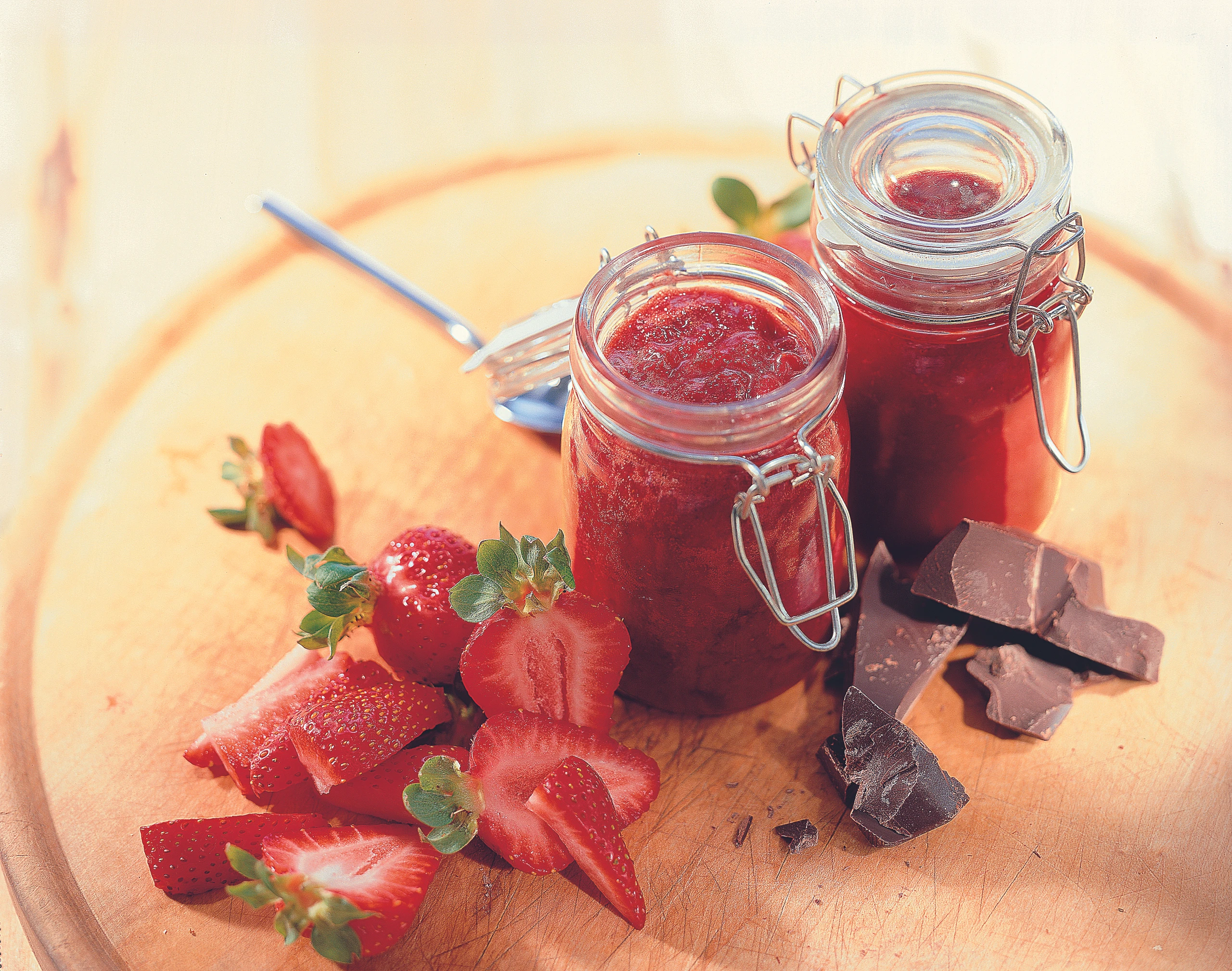 Erdbeermarmelade mit Bitterschokolade