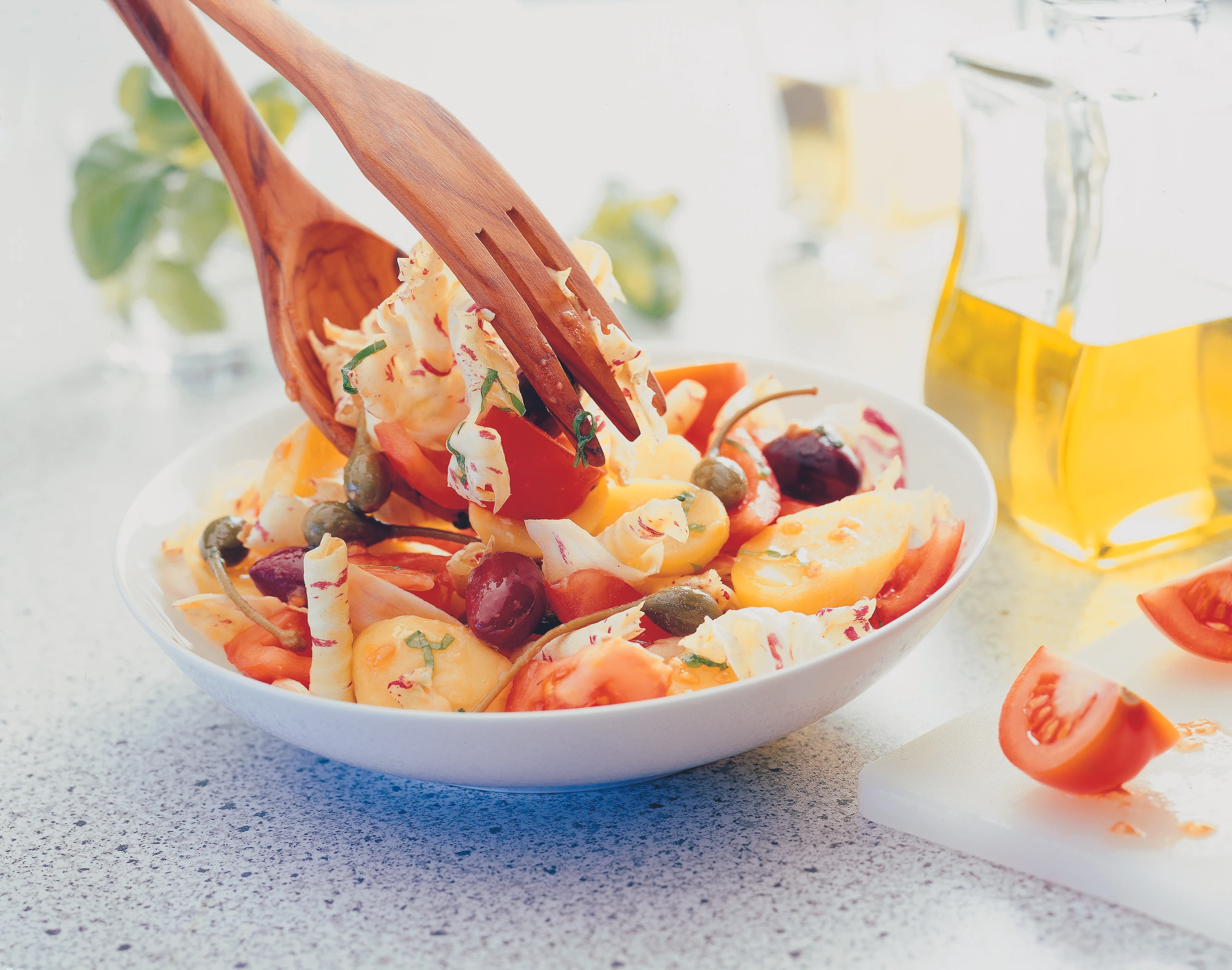 Kartoffelsalat mit Oliven und Kapernbeeren