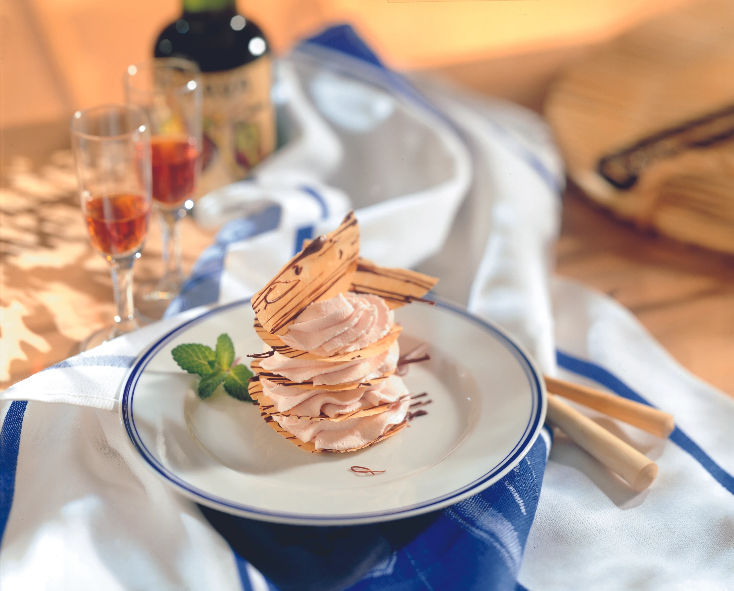 Strudelblätter mit Kirschobers-Creme