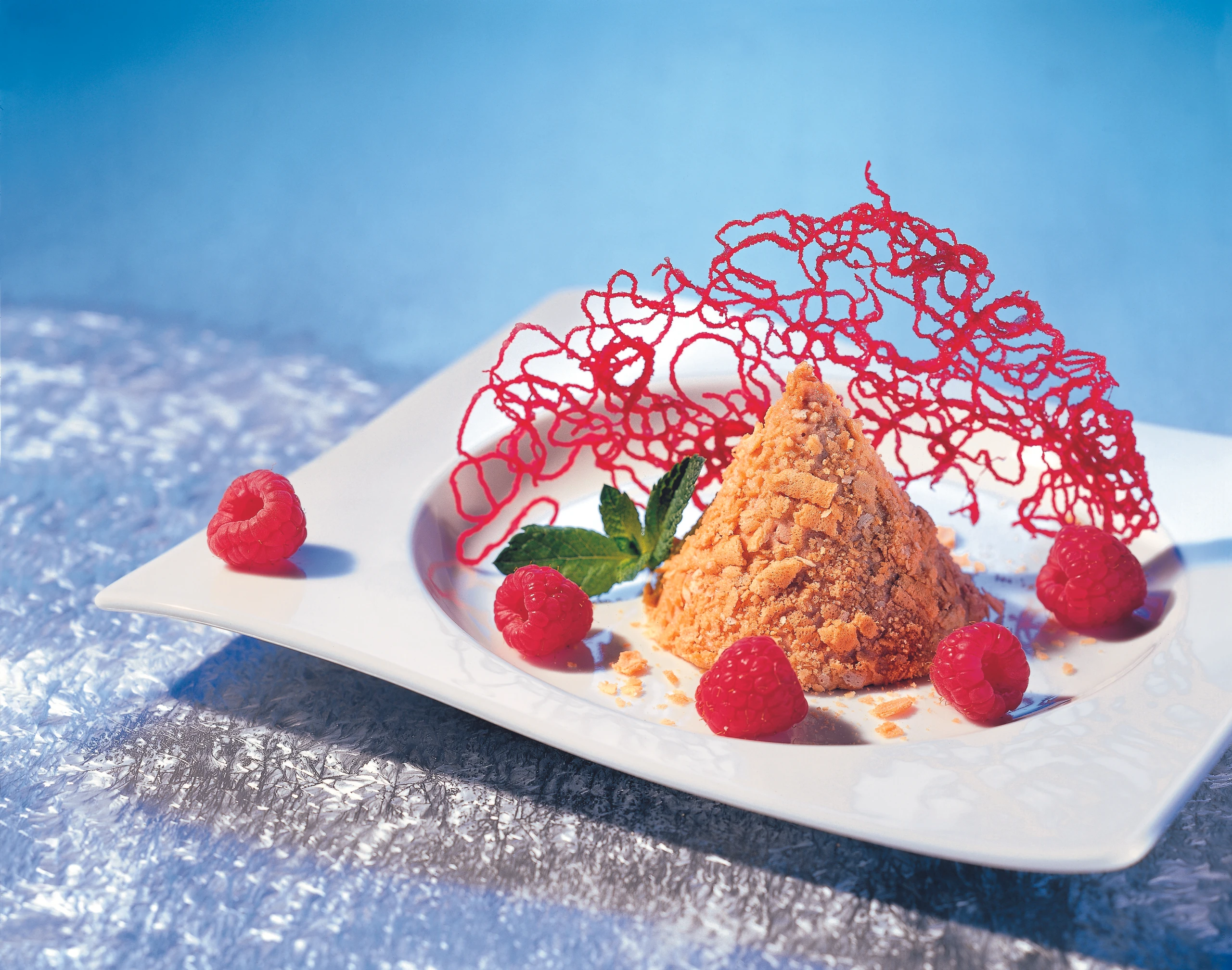 Nougat-Parfait "Eisberg am Korallenriff"