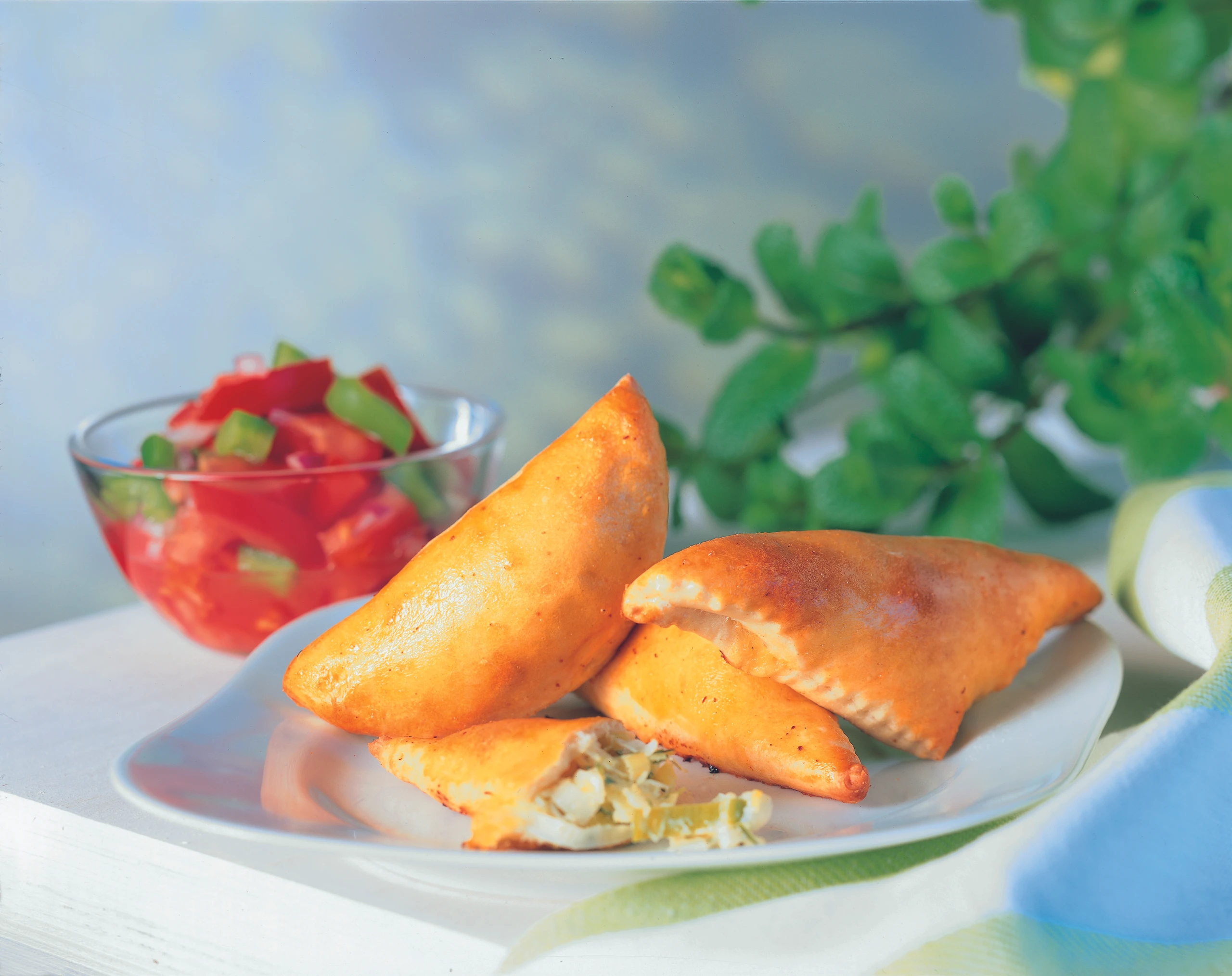 Gebackene Tascherl mit Lauch-Schafkäsefülle