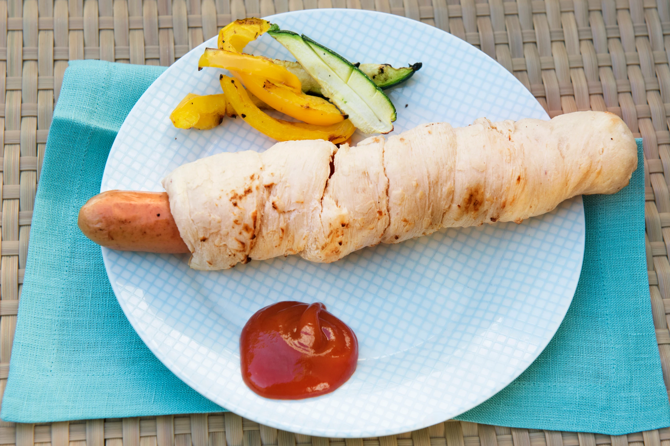 Steckerlbrot mit Würstel