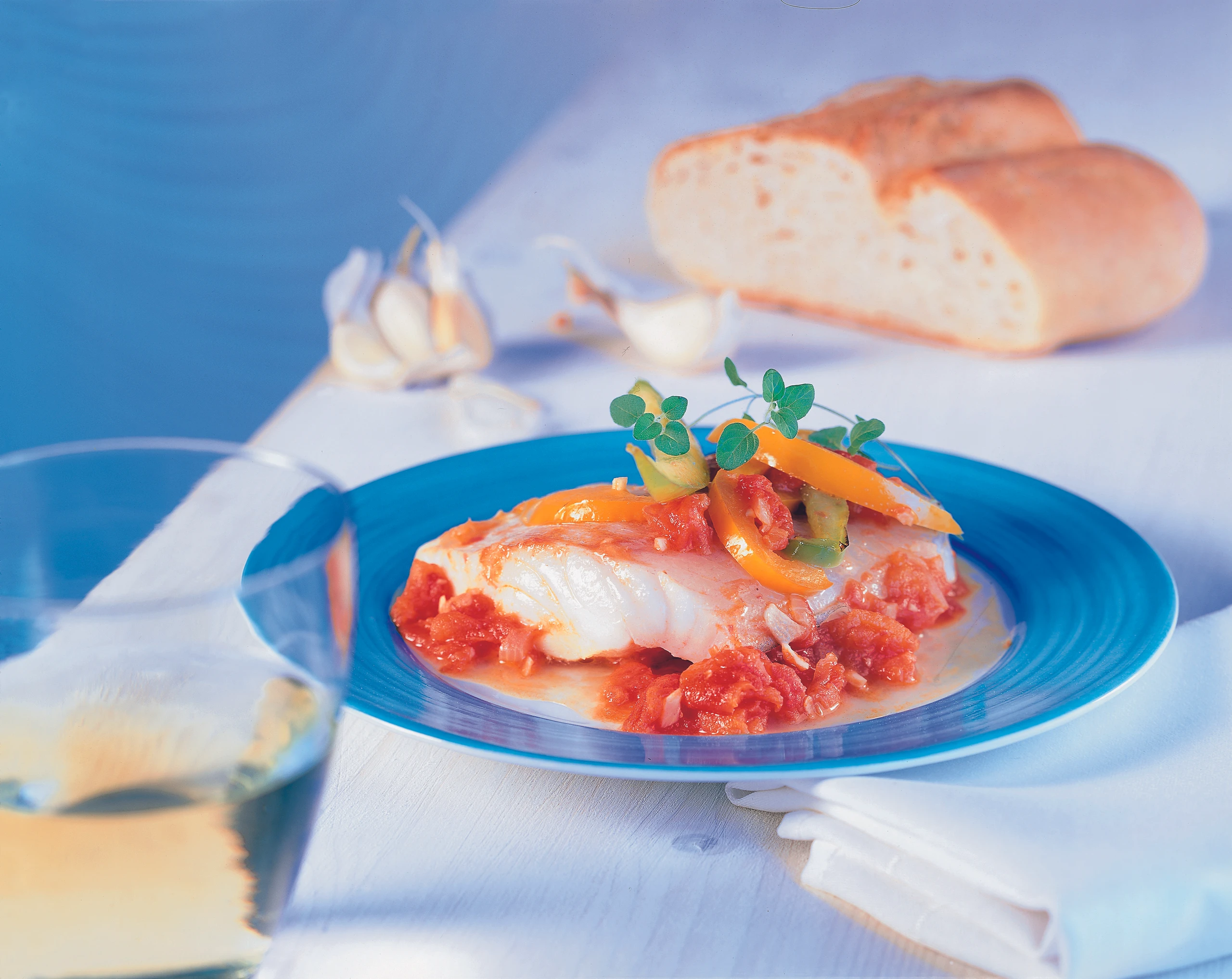 Sizilianisches Fischfilet in Paradeiser-Paprikasauce