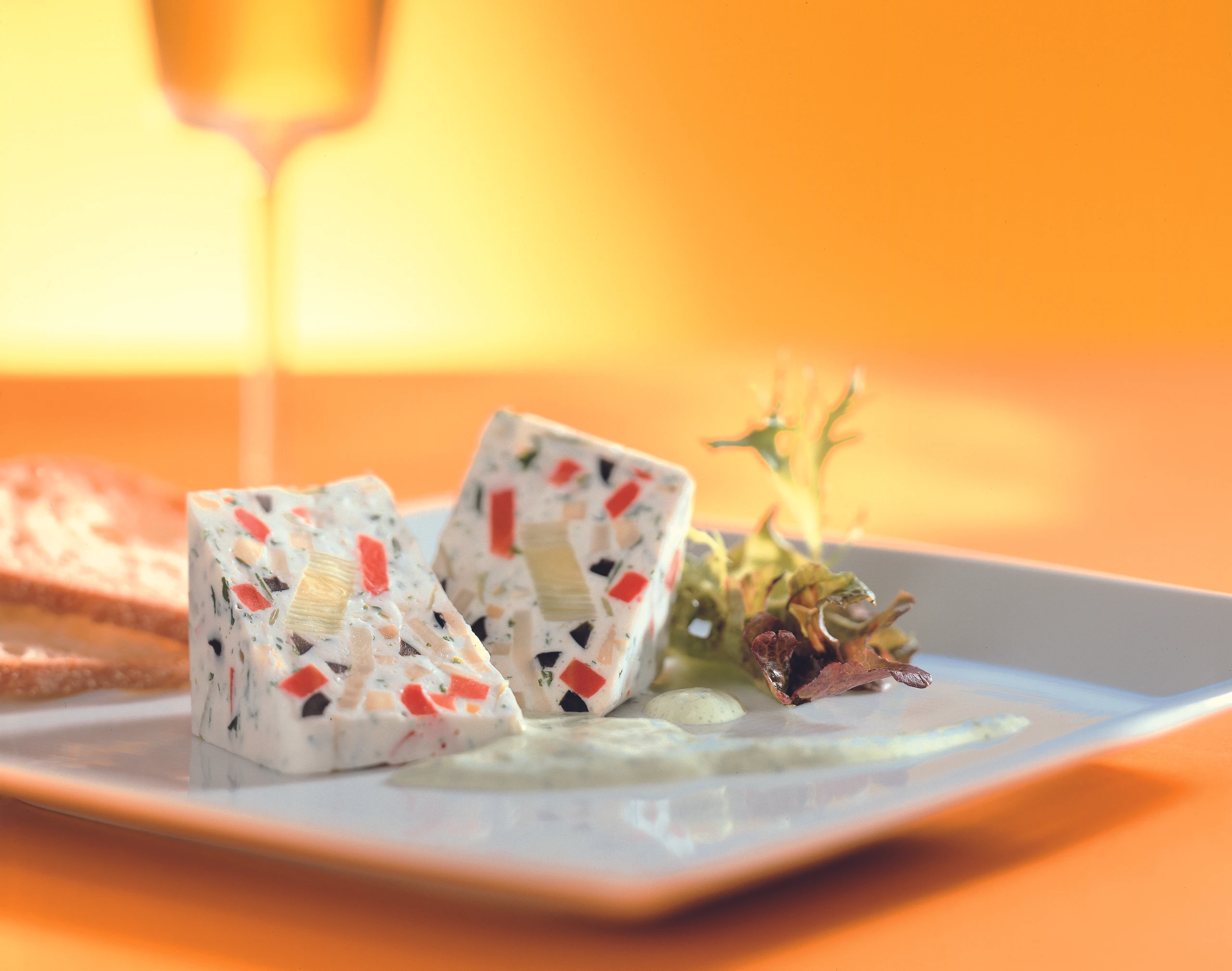 Gemüseterrine mit Kräutersauce