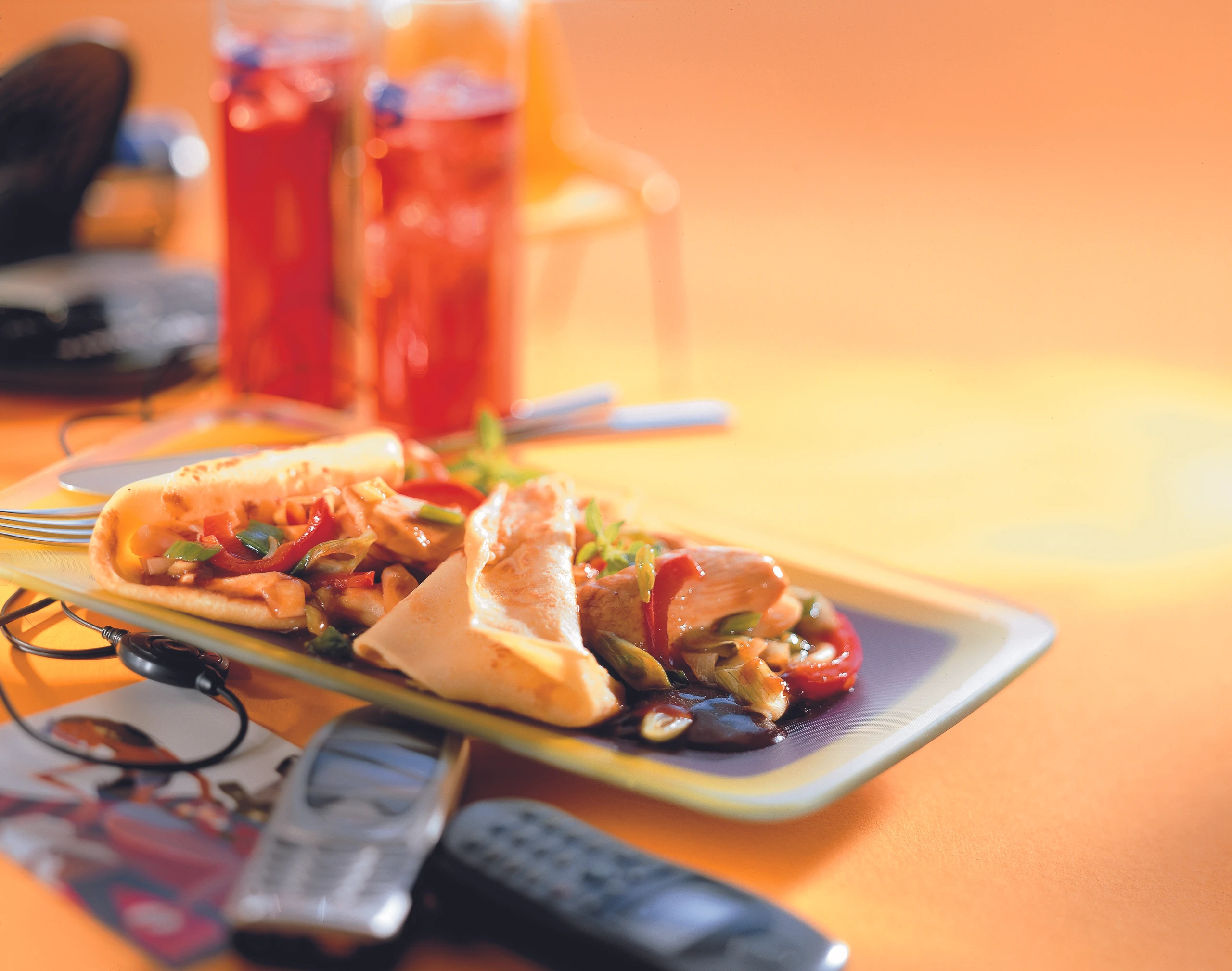 Palatschinken mit Huhn und Sprossen