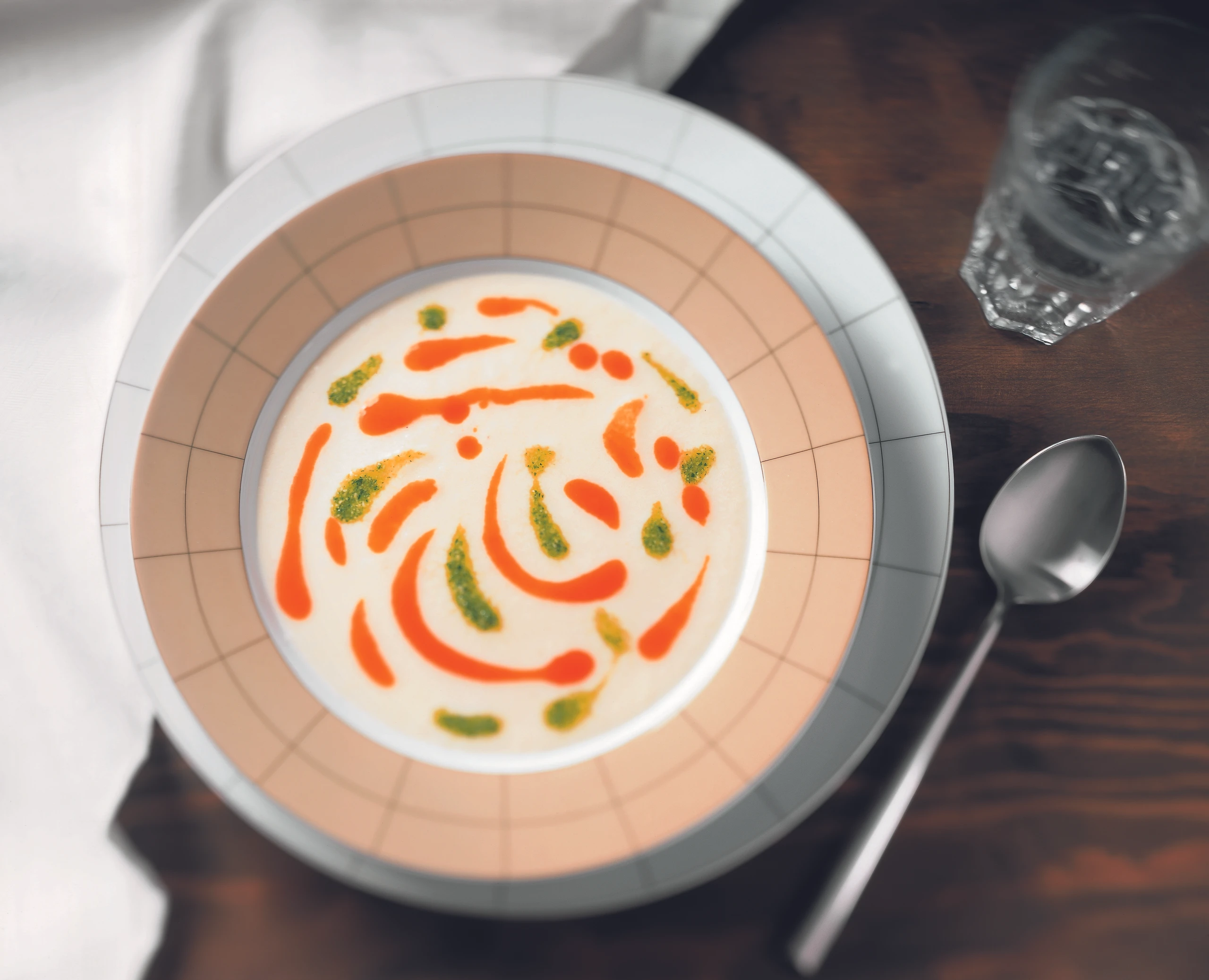 Schwarzwurzelsuppe mit Gemüsecremen