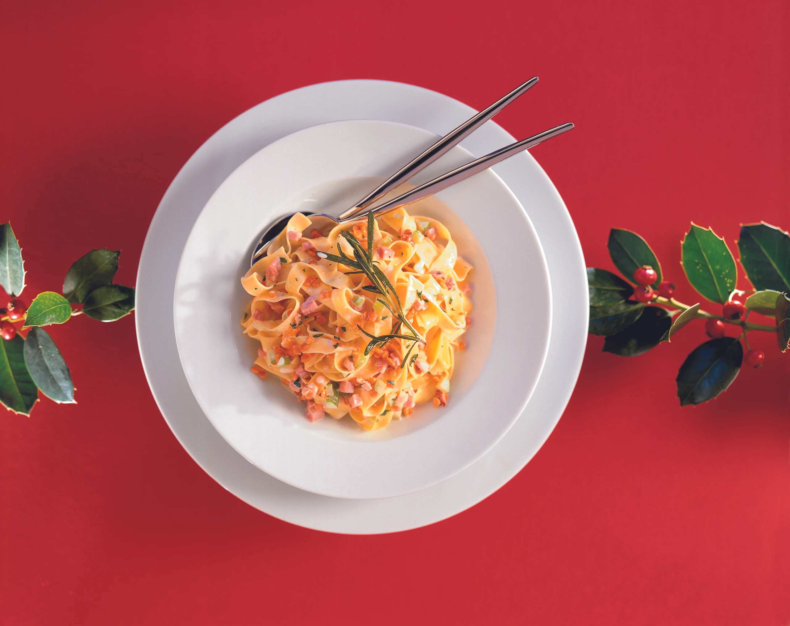 Tagliatelle mit Schinken und roten Linsen