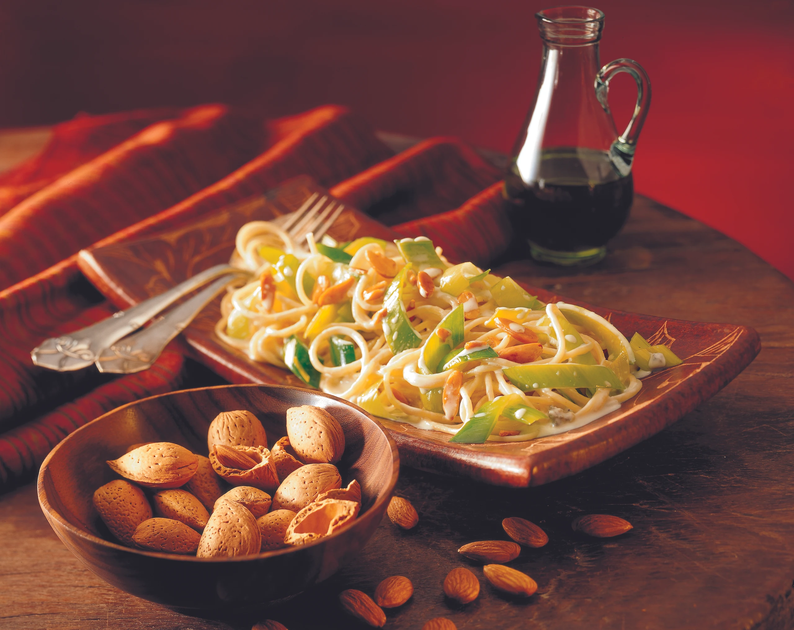 Spaghetti mit Lauch und Mandel-Gorgonzola-Sauce