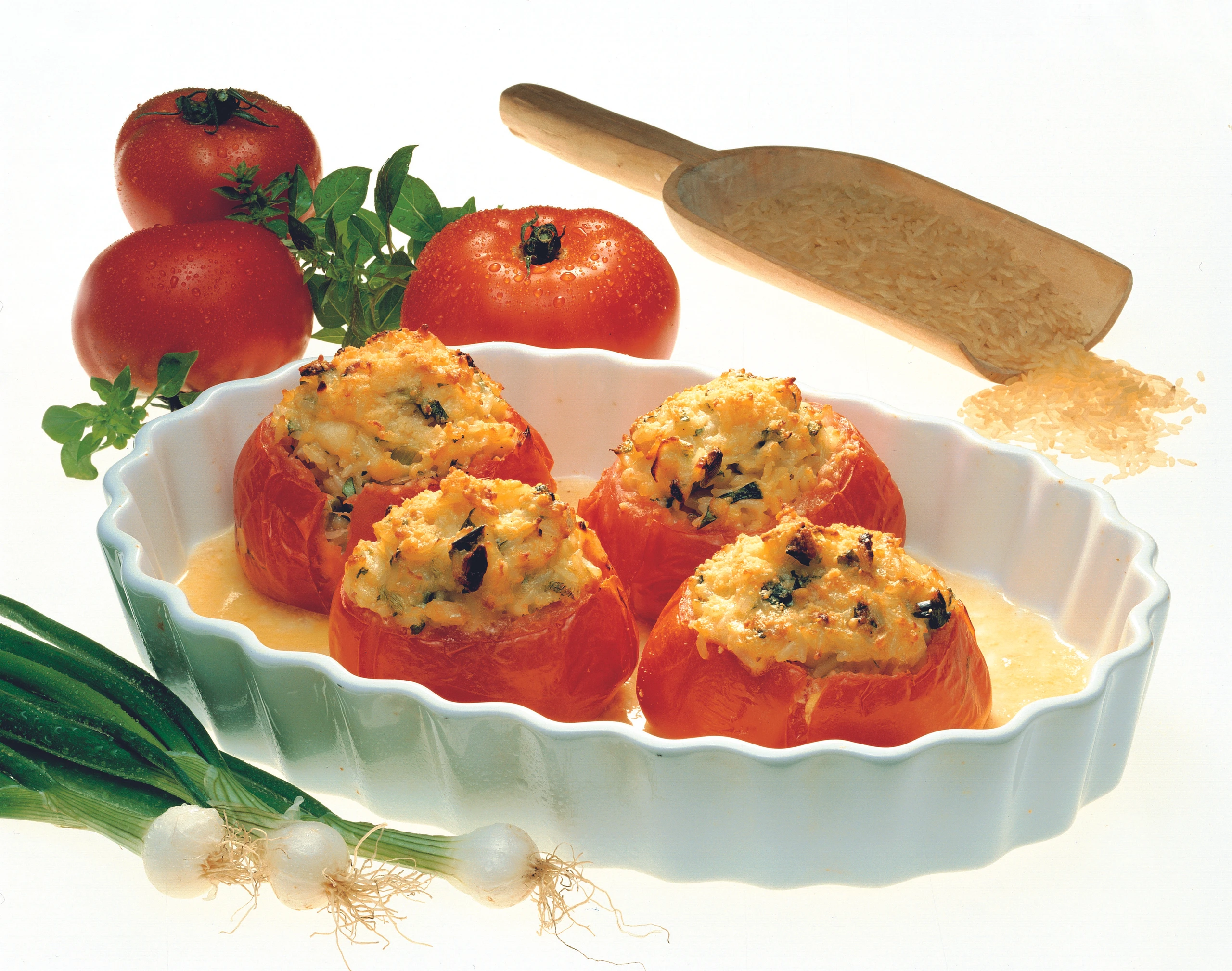 Paradeiser mit Reis-Fisch-Fülle
