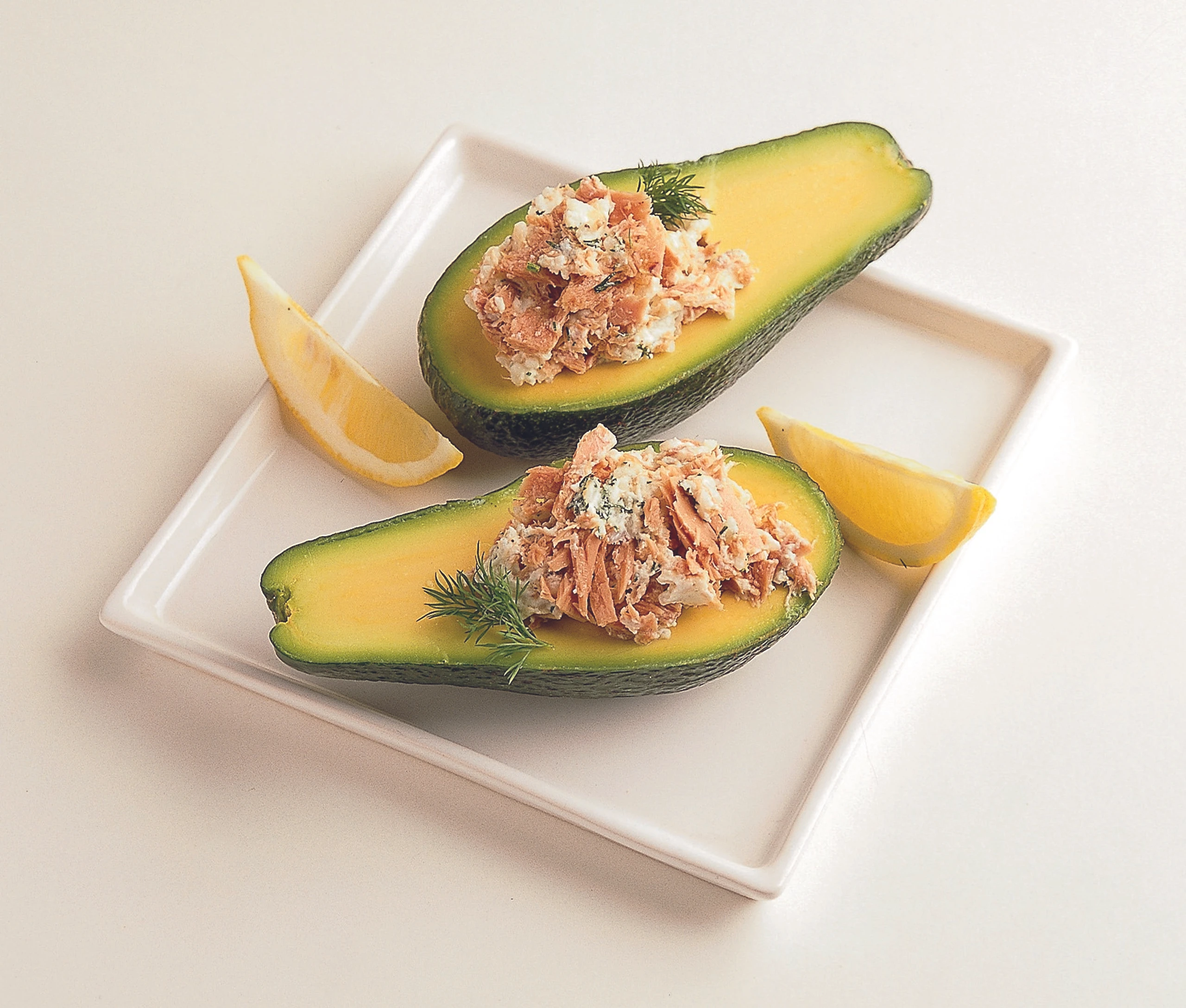 Avocado mit Thunfisch-Reisfülle