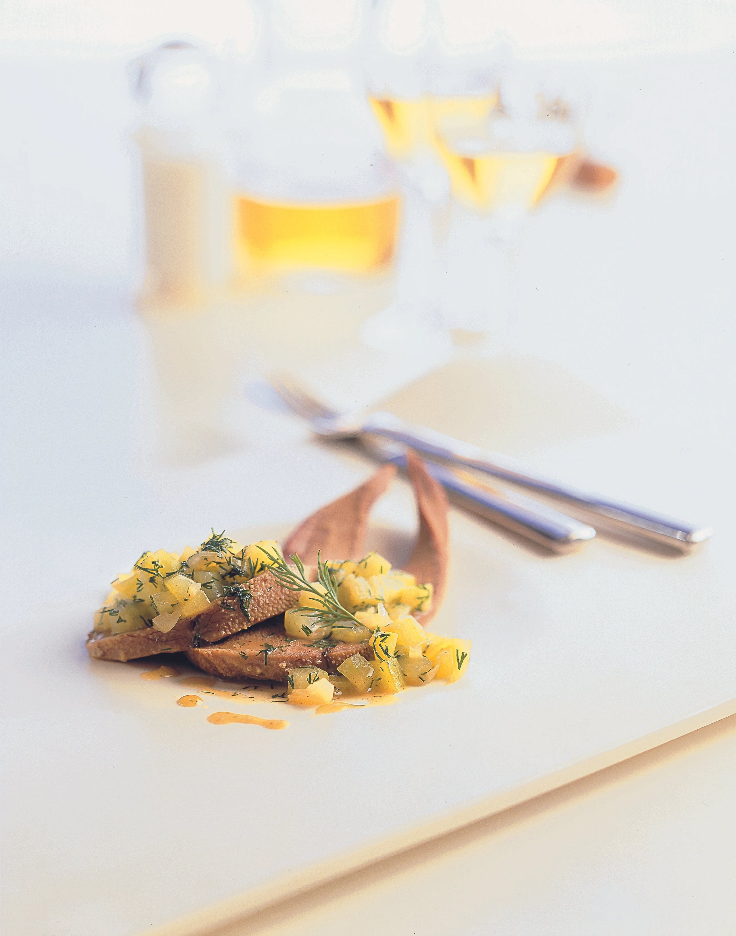 Kalbszüngerl mit Gurken-Dillgemüse