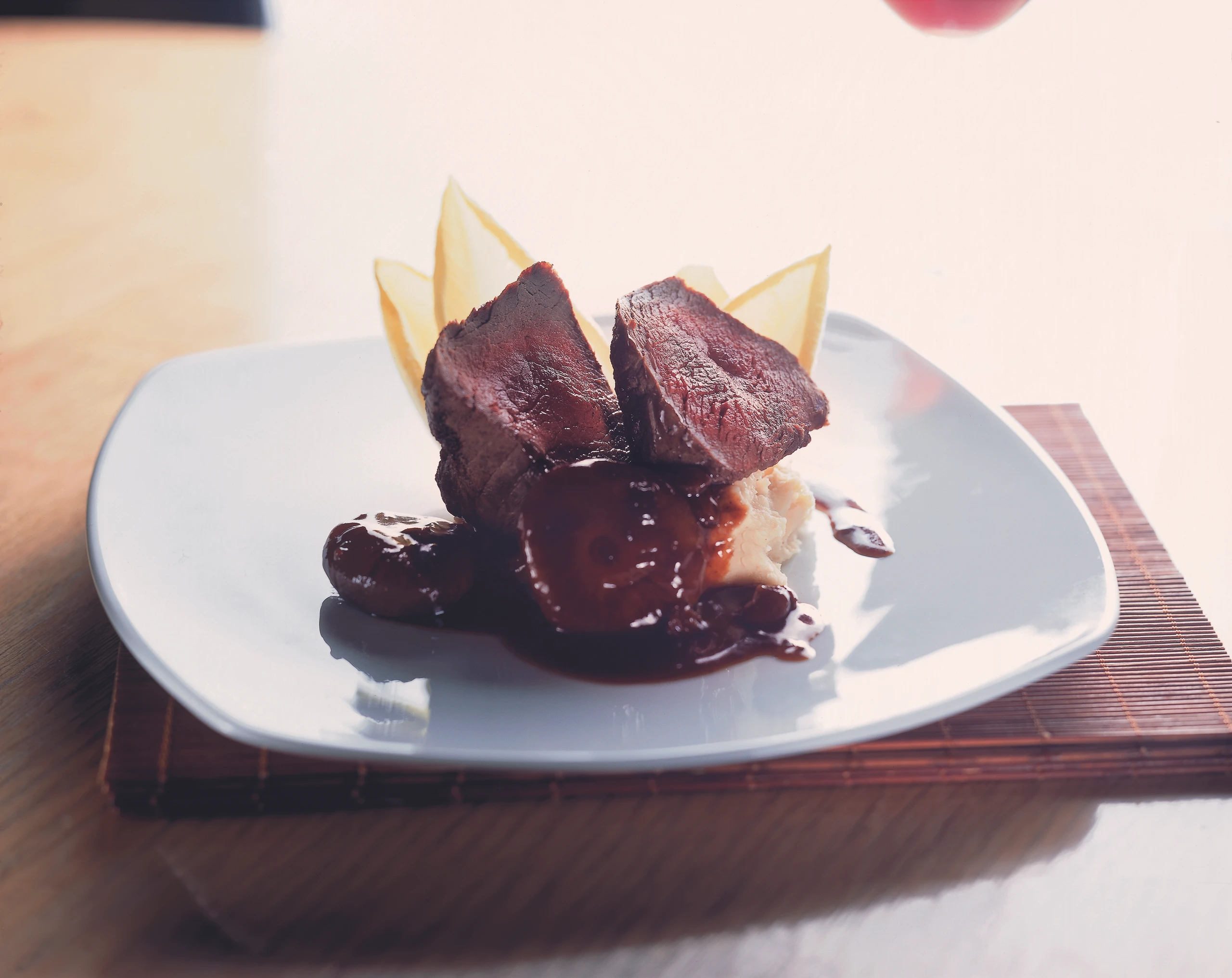 Hirschsteak mit Bohnen und Feigen