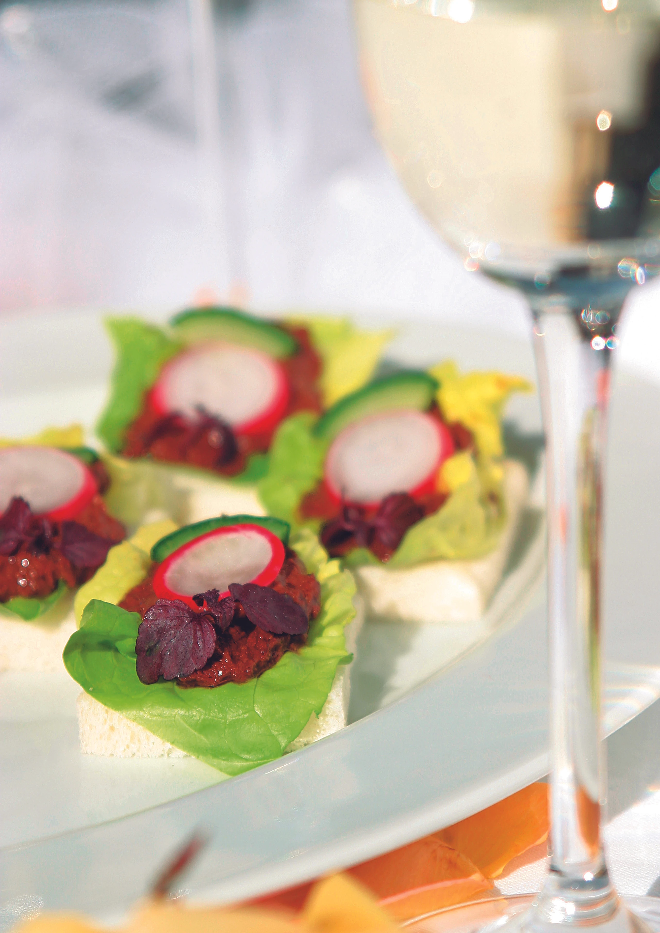 Brötchen mit Olivencreme