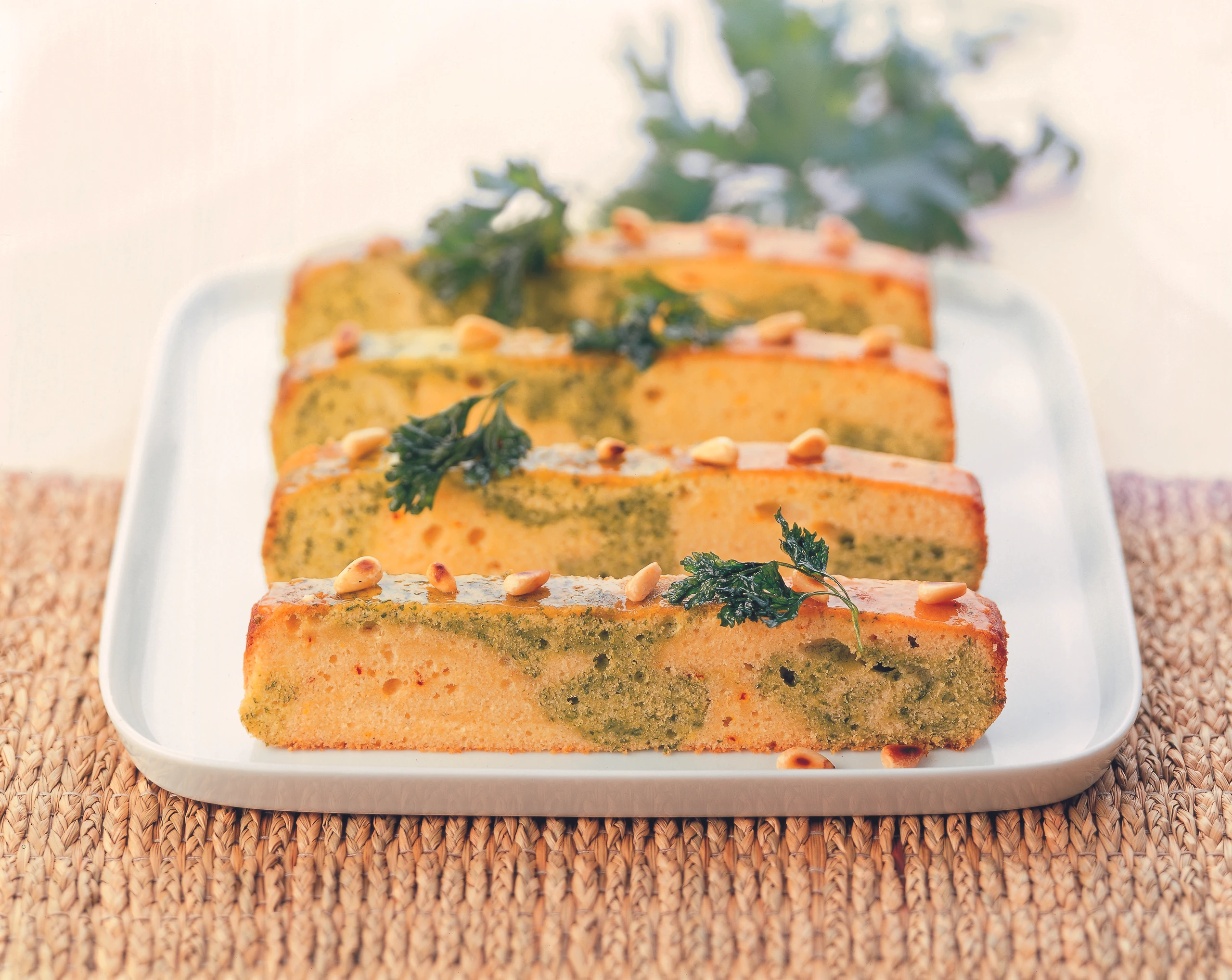 Süßer Safran-Petersil-Kuchen