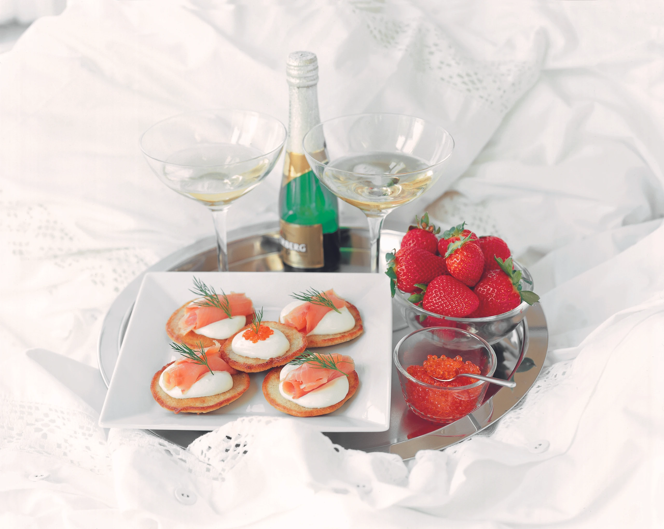 Blinis mit Sauerrahm und Lachs