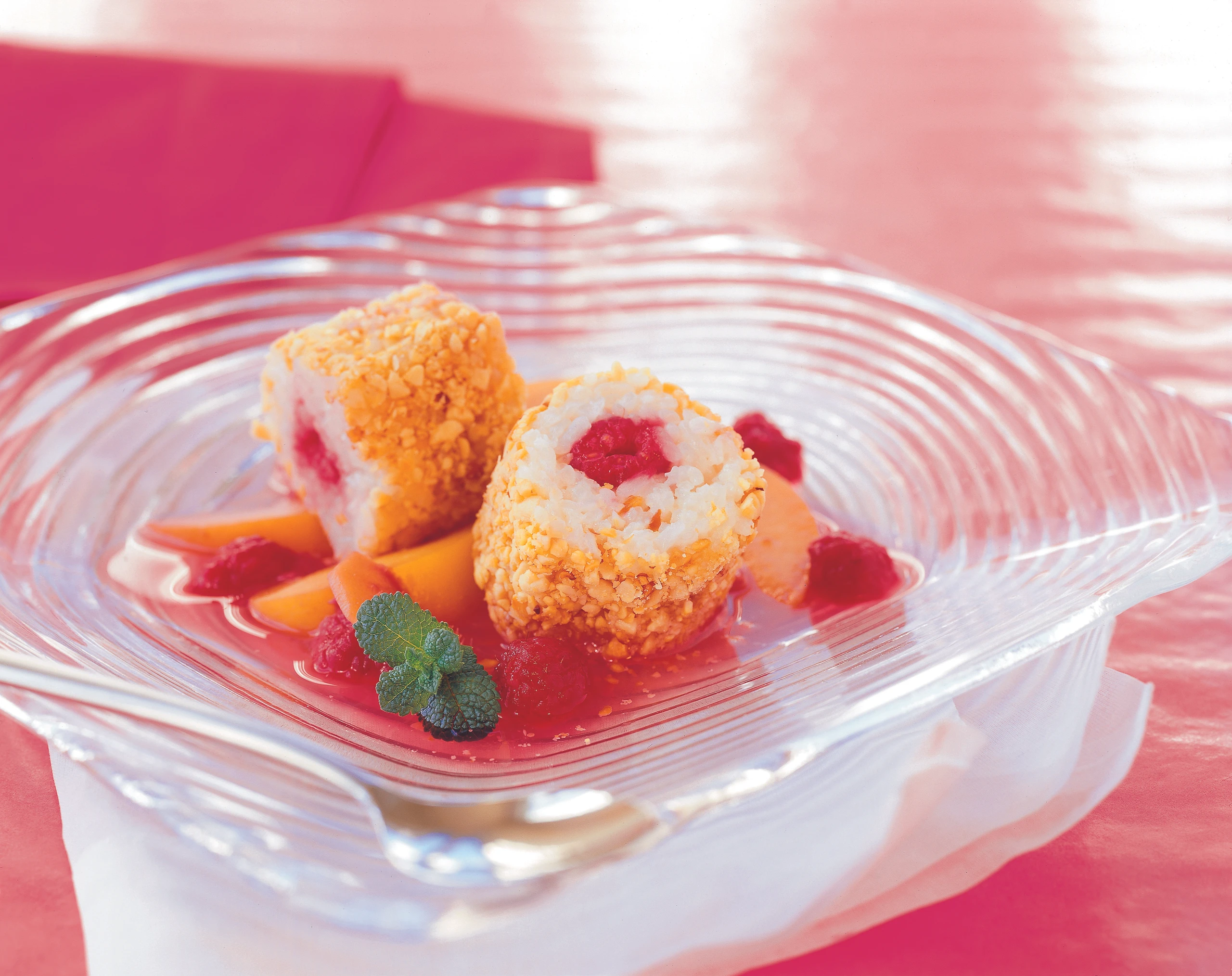 Milchreis-Himbeer-Sushi im Erdnussmantel