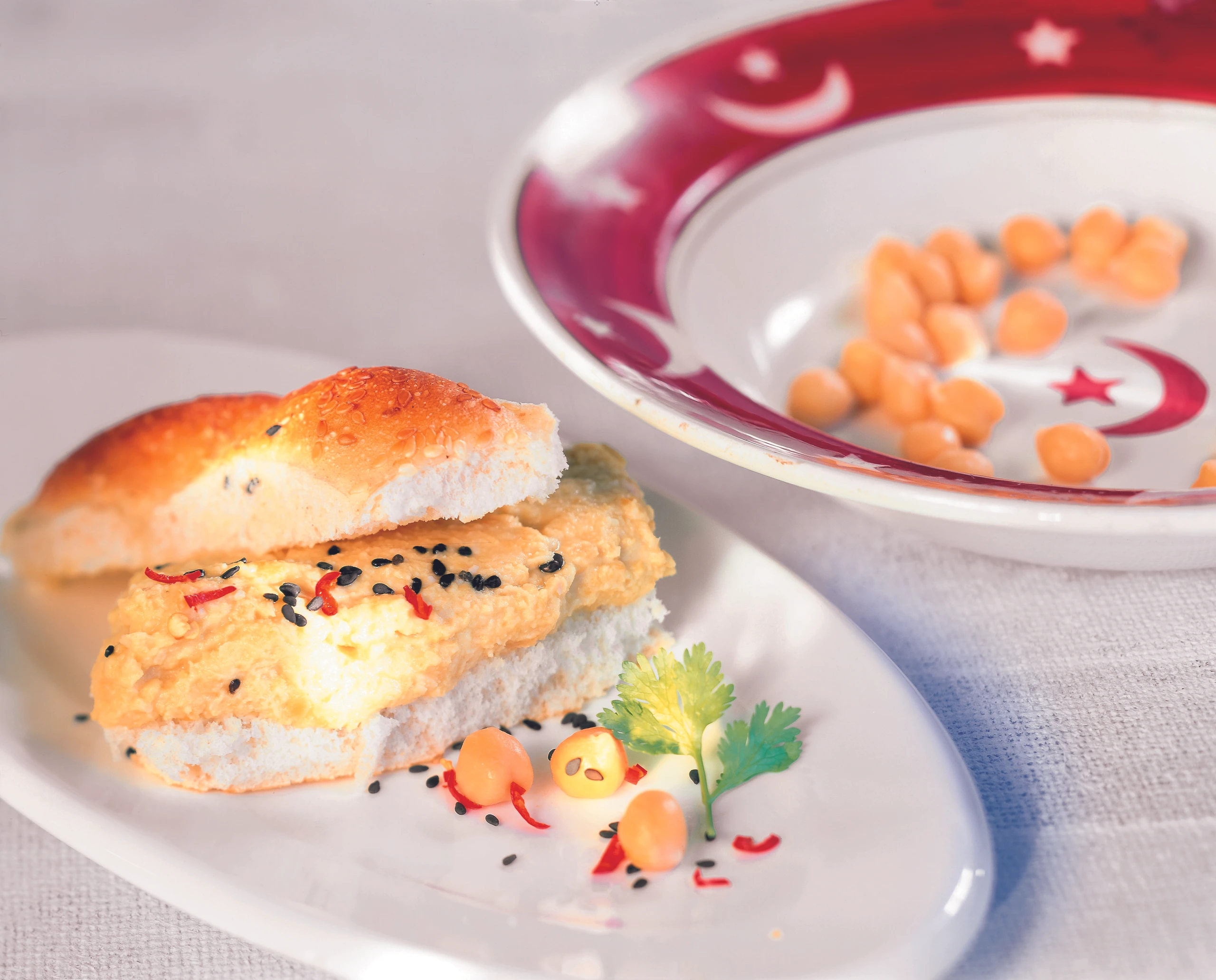 Humuslu pide: Kichererbsenpüree mit Fladenbrot