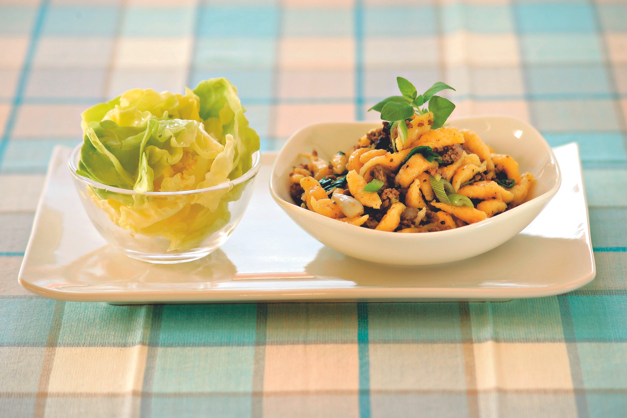 Fleischspätzle mit Knoblauch und Jungzwiebeln