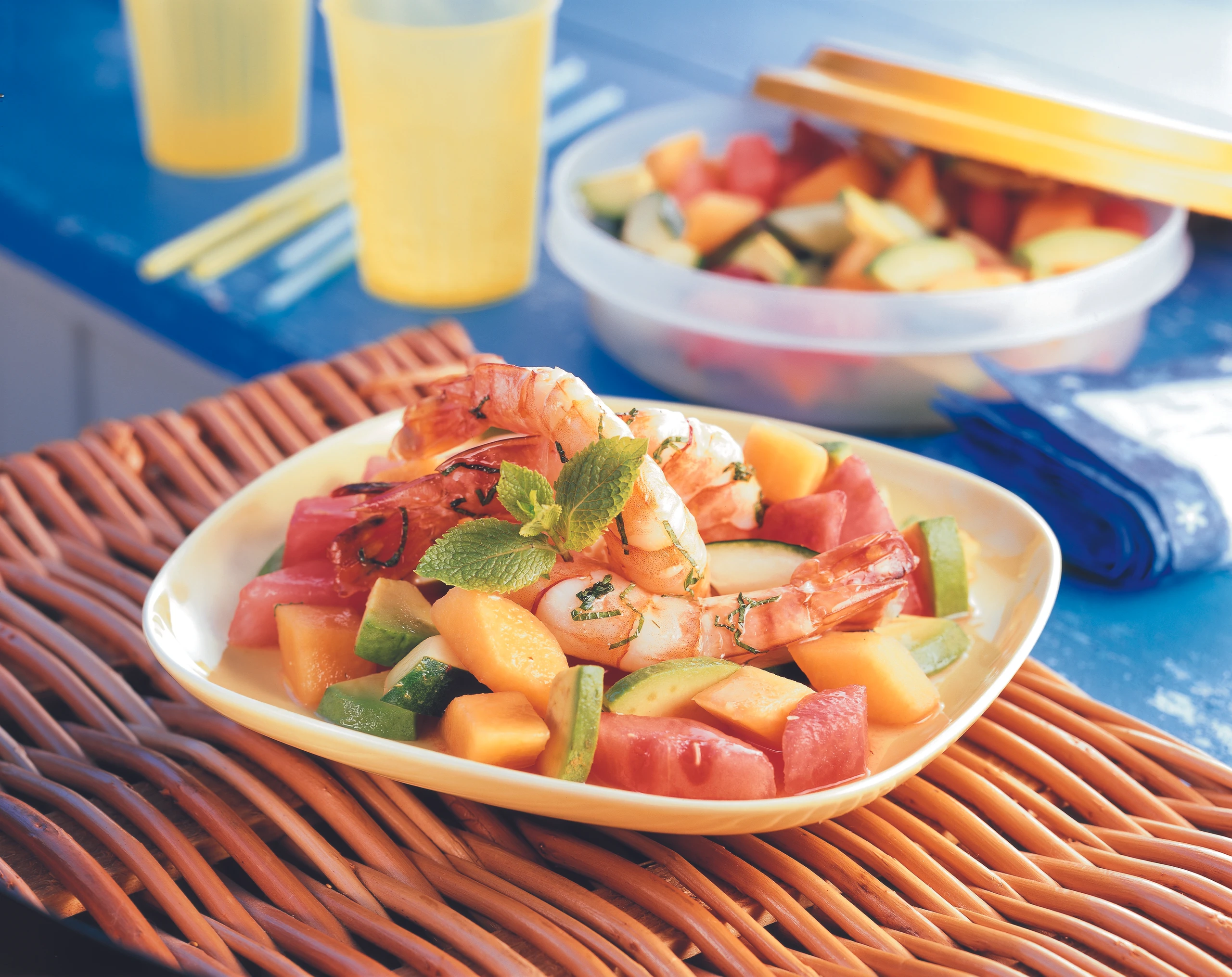 Garnelen auf Melonen-Gurken-Salat