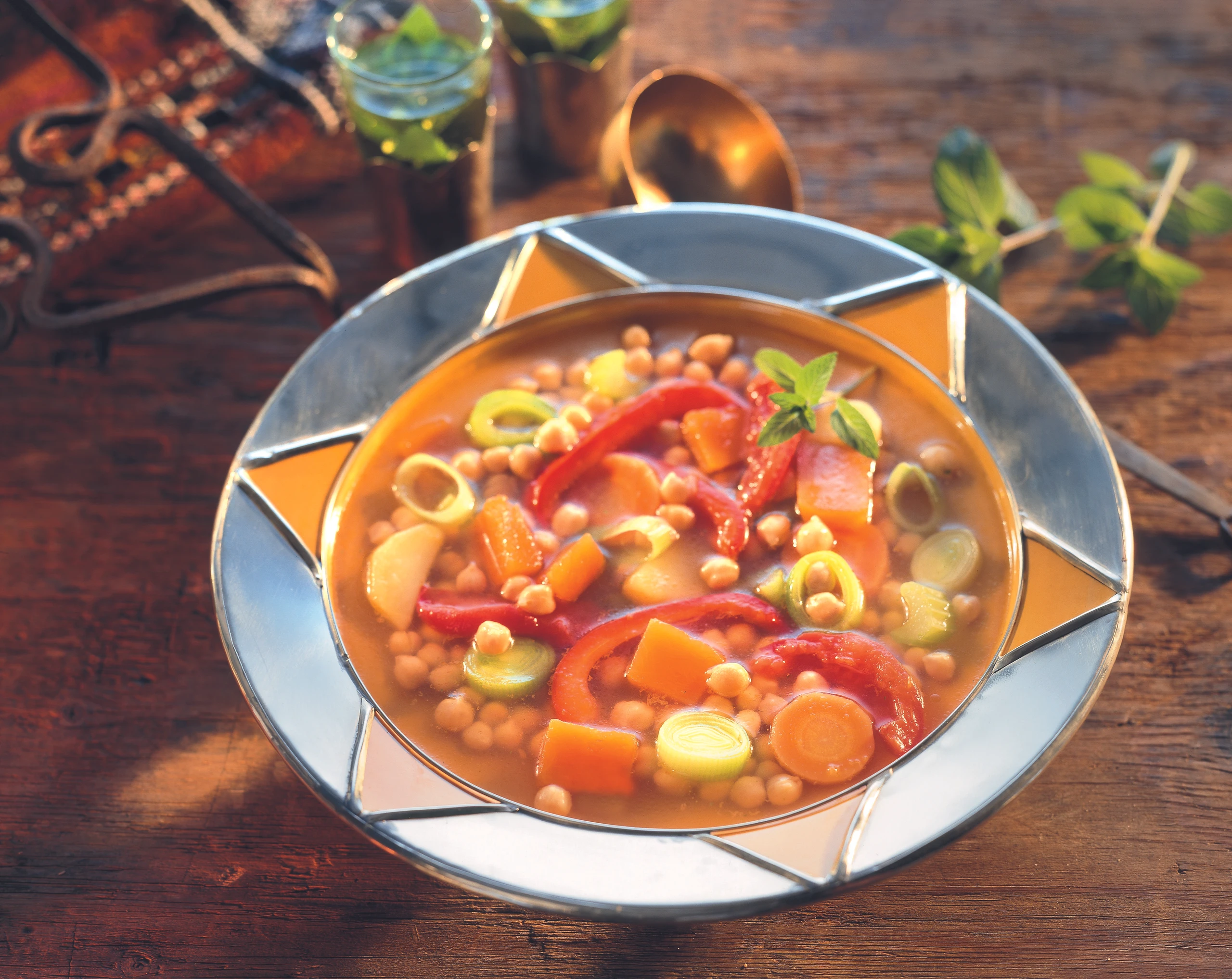 Spanischer Kichererbsen-Gemüseeintopf