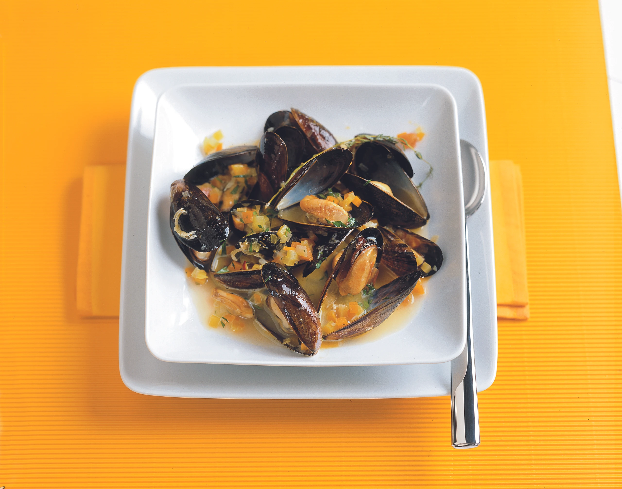 Miesmuscheln im Weißweinsud