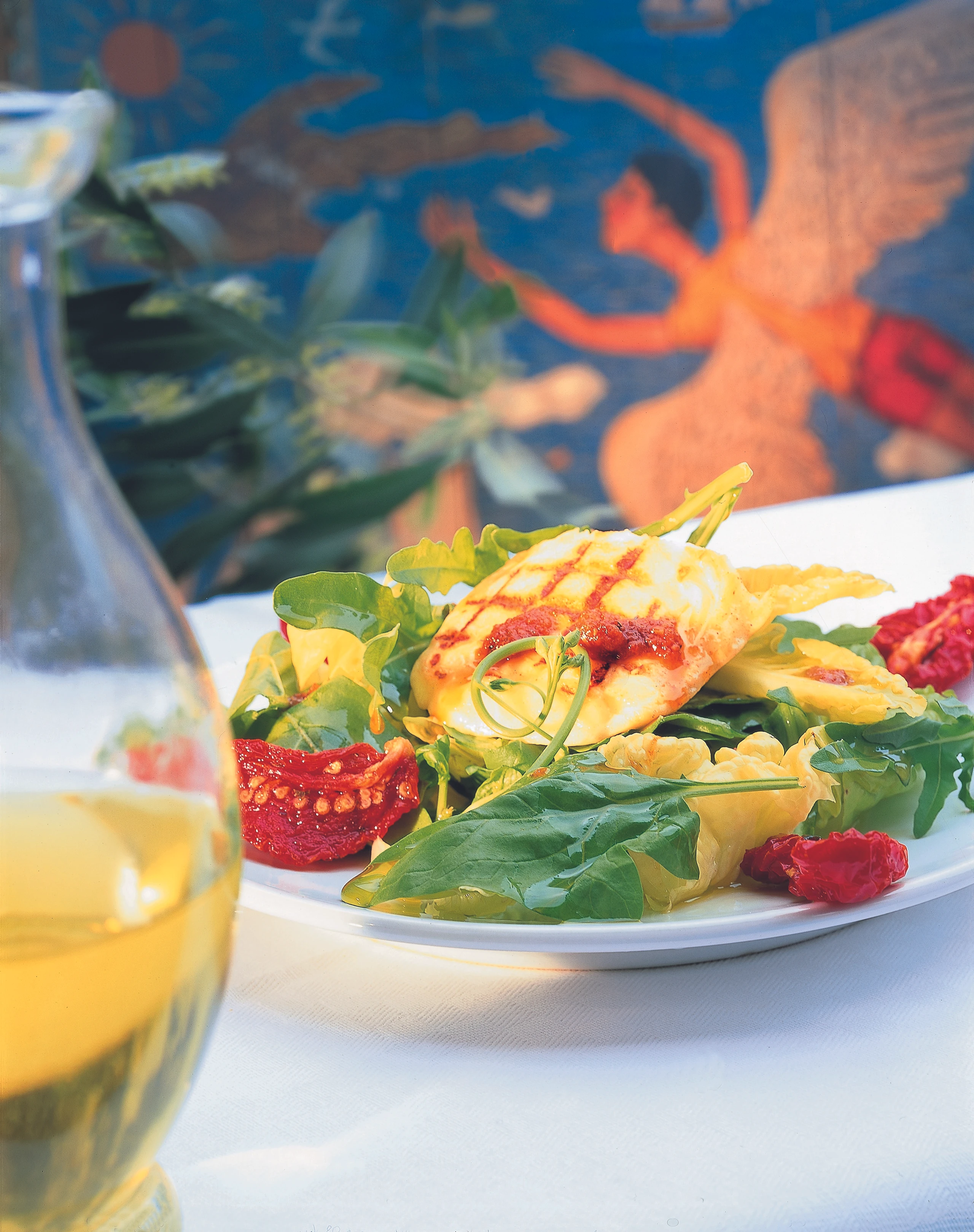 Griechischer Hirtensalat mit Halloumi und Spinat