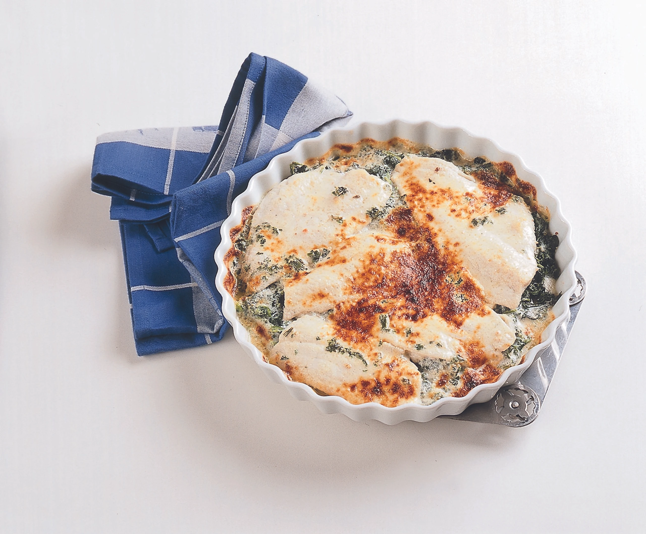 Überbackene Schollenfilets auf Blattspinat