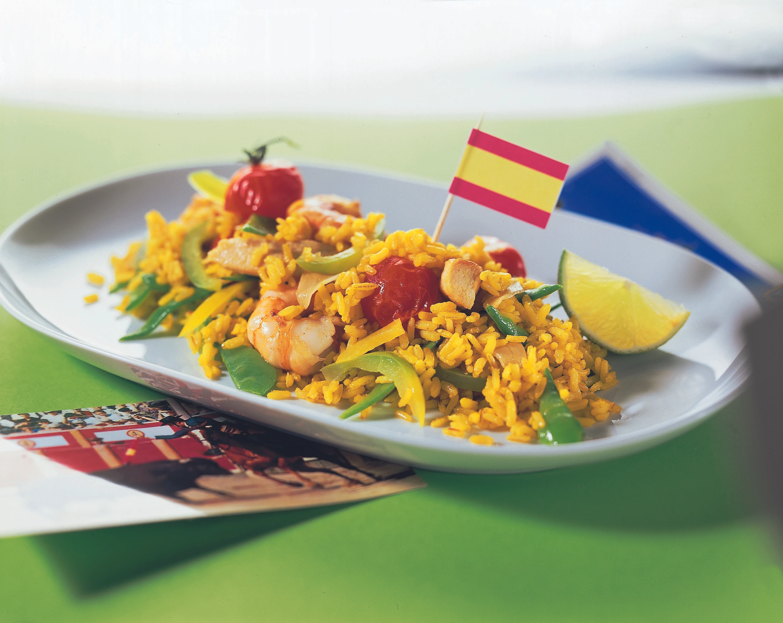 Paella mit Hühnerfilets und Garnelen