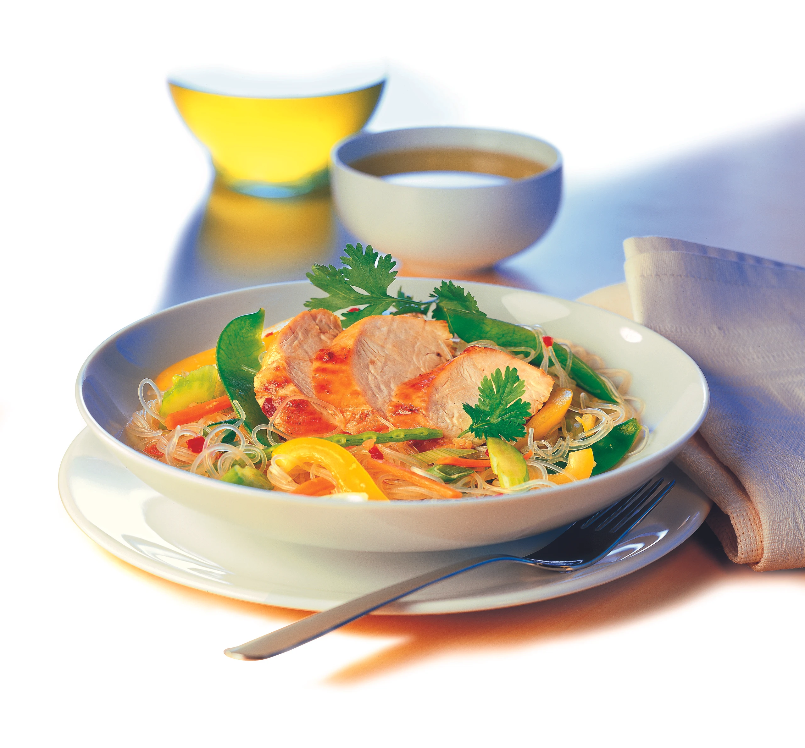 Hühnerfilet auf Asia-Nudelsalat