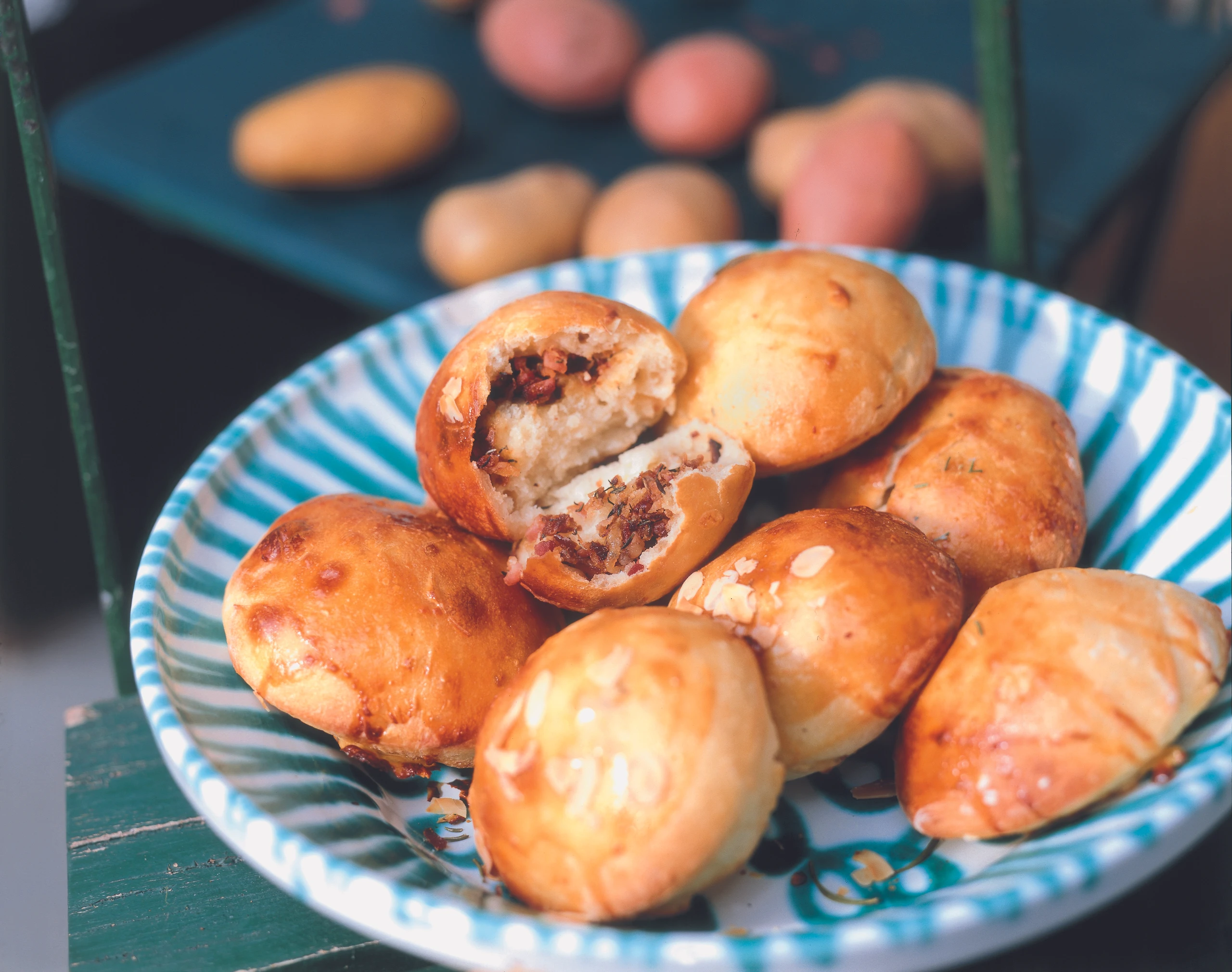 Erdäpfelbrötchen mit pikanter Fülle