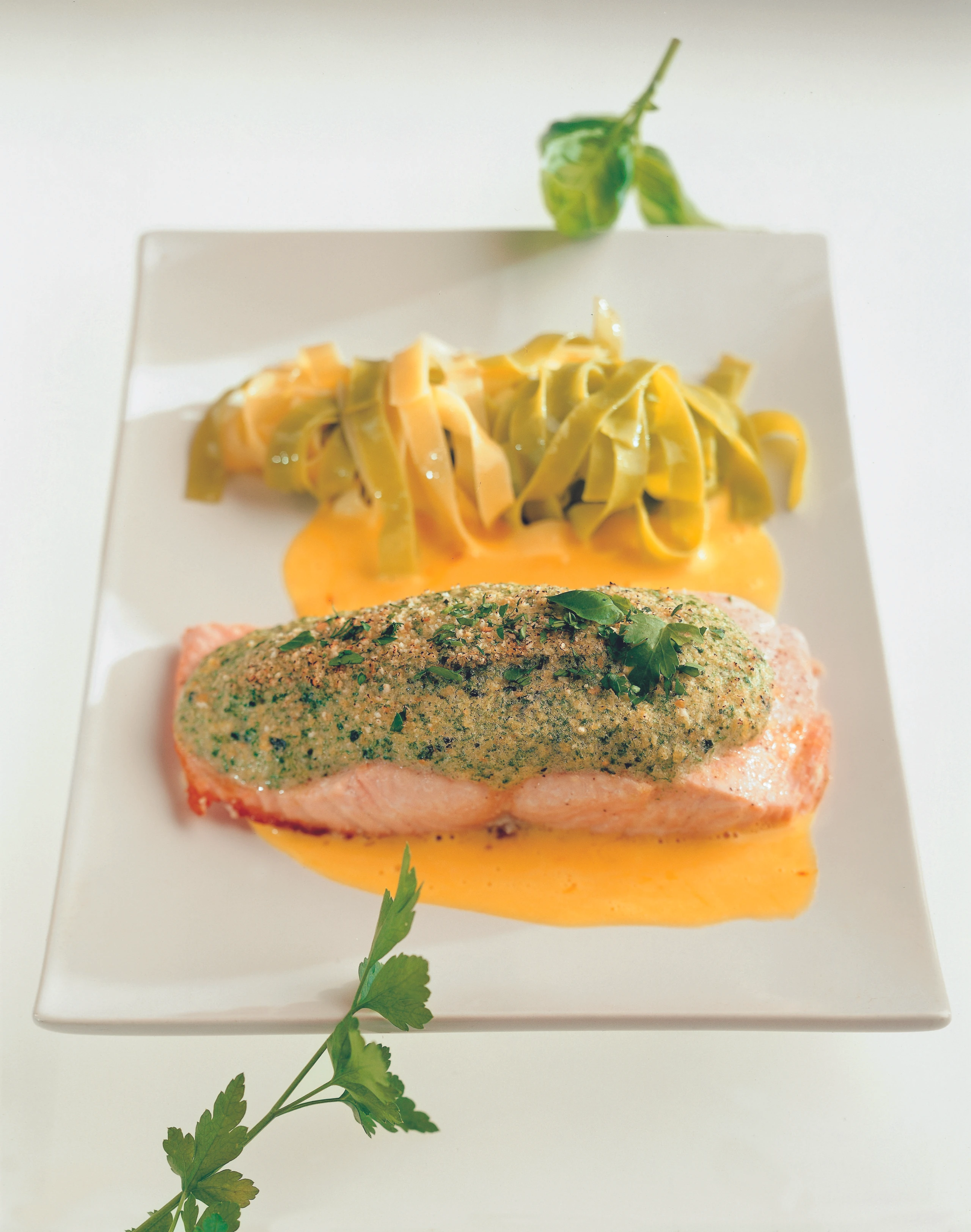 Lachsfilet mit Kräuterhaube