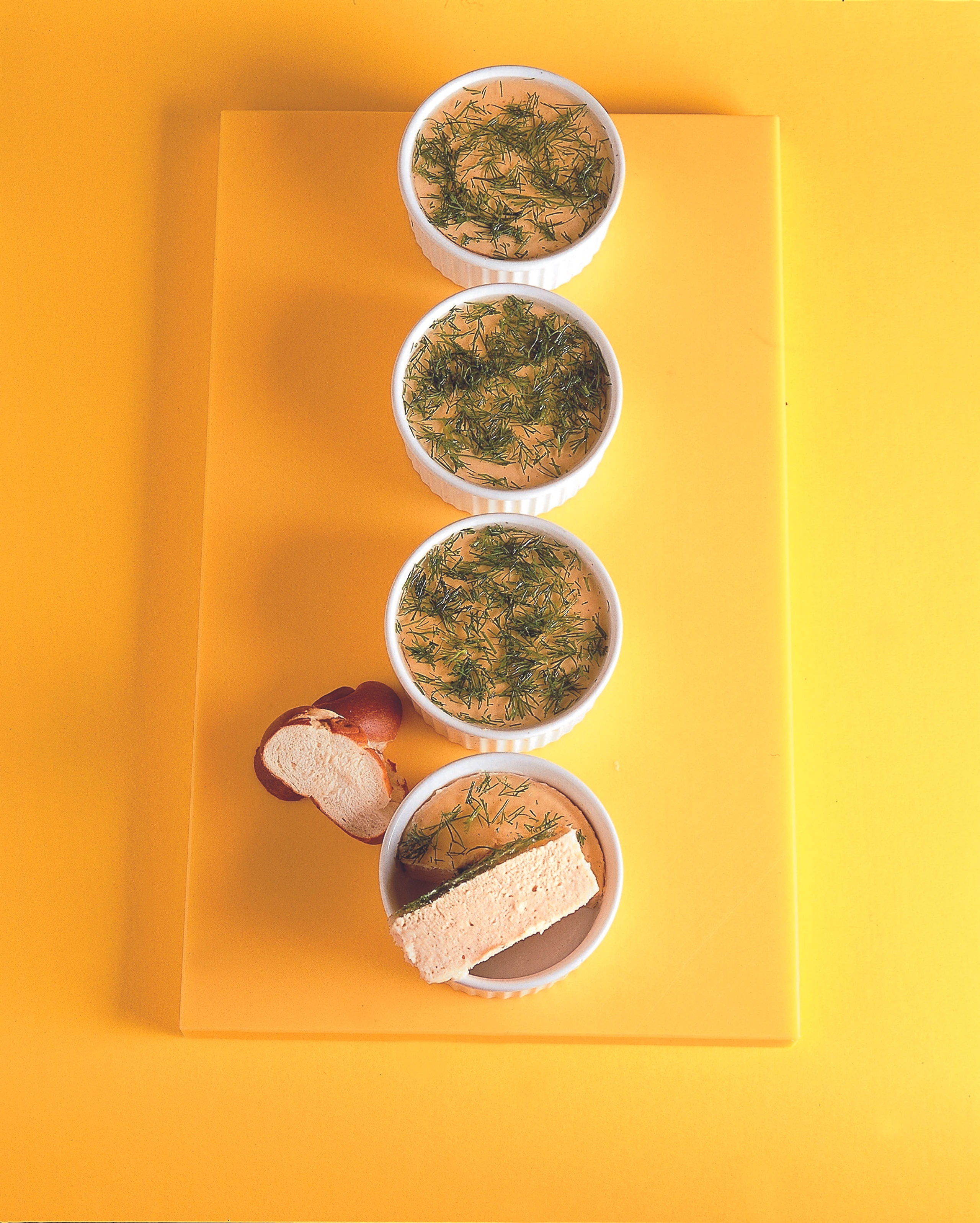 Räucherforellen-Mousse mit Wein-Dillgelee