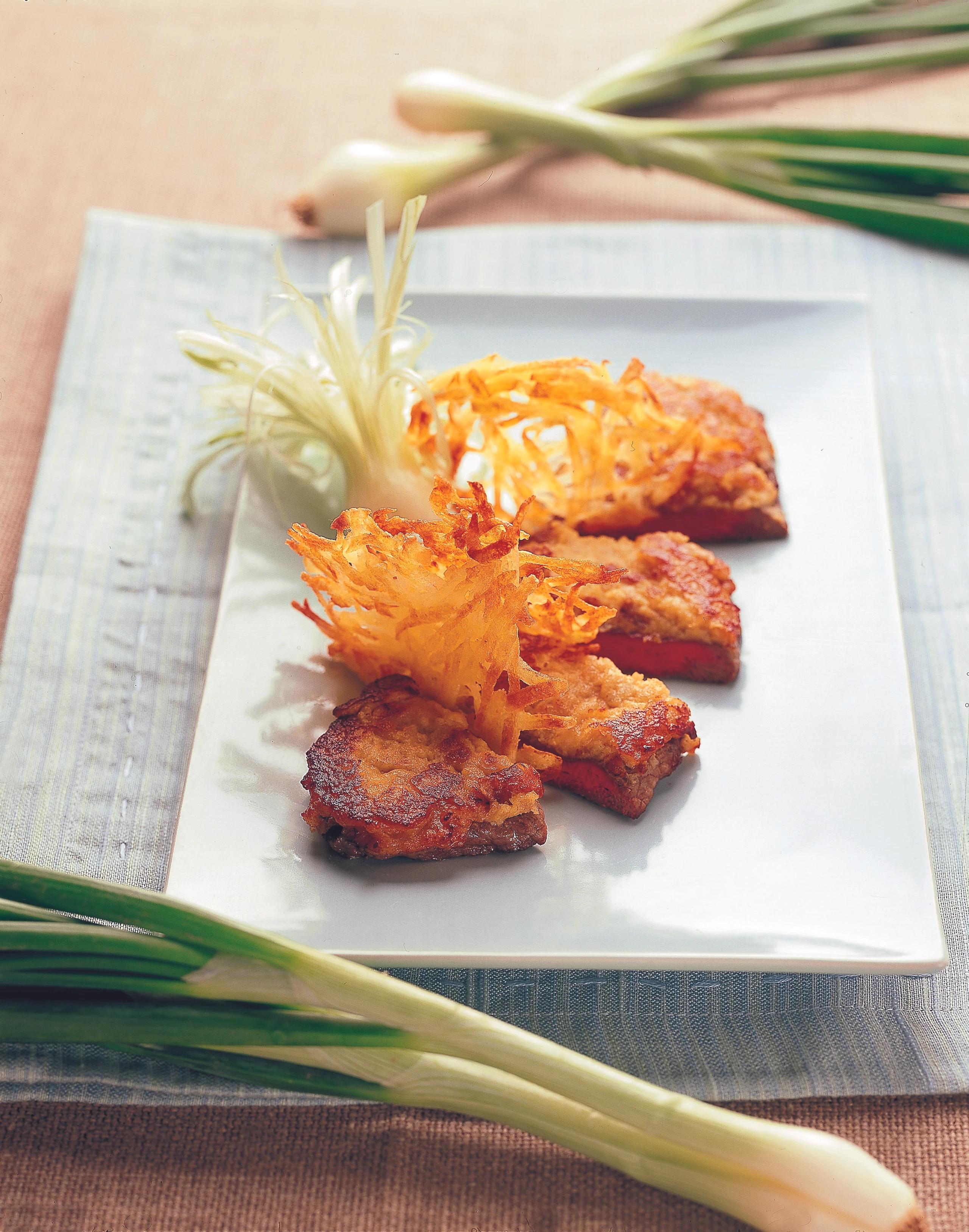 Beiriedschnitzel mit Zwiebel-Senfkruste