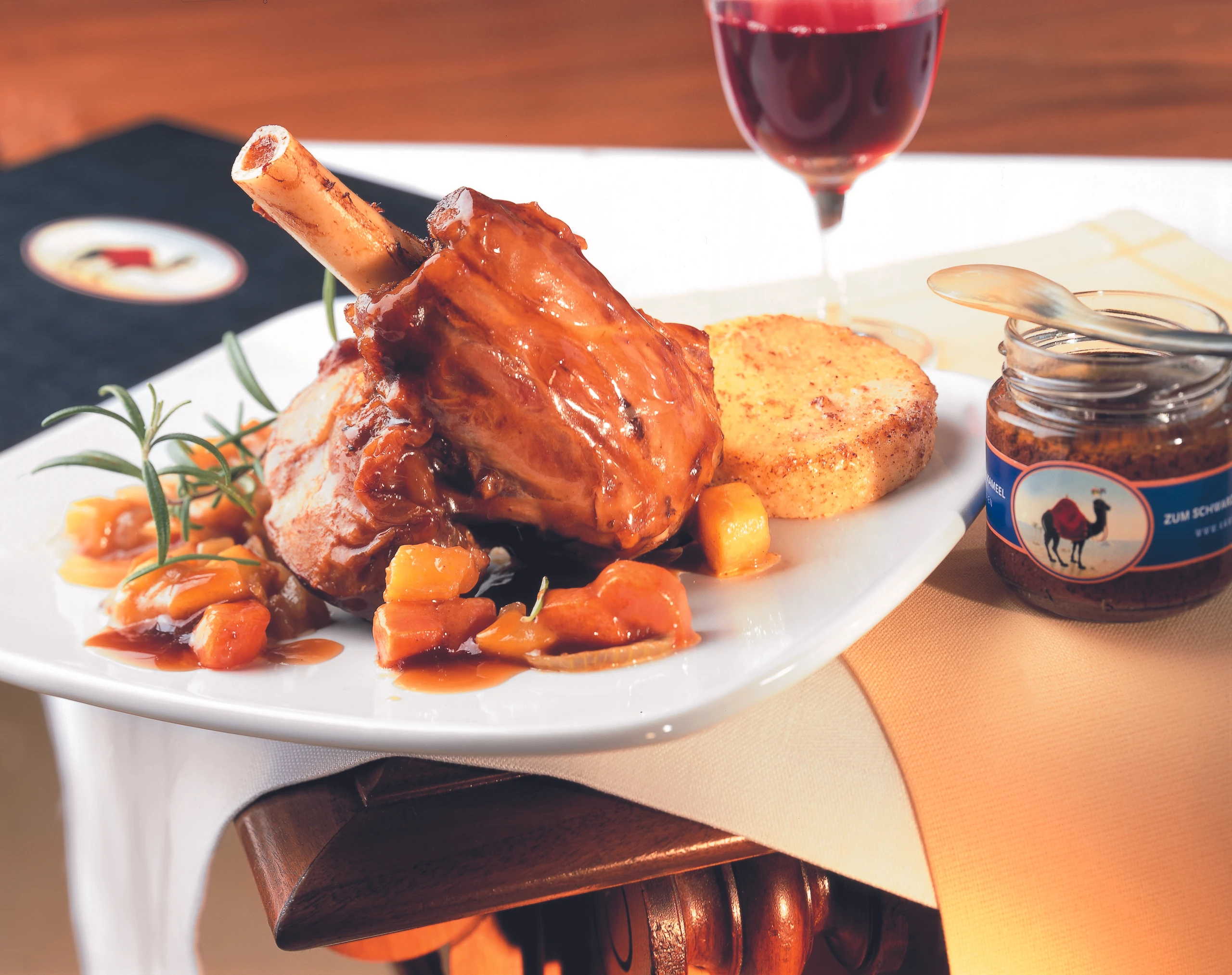 Geschmorte Lammstelze