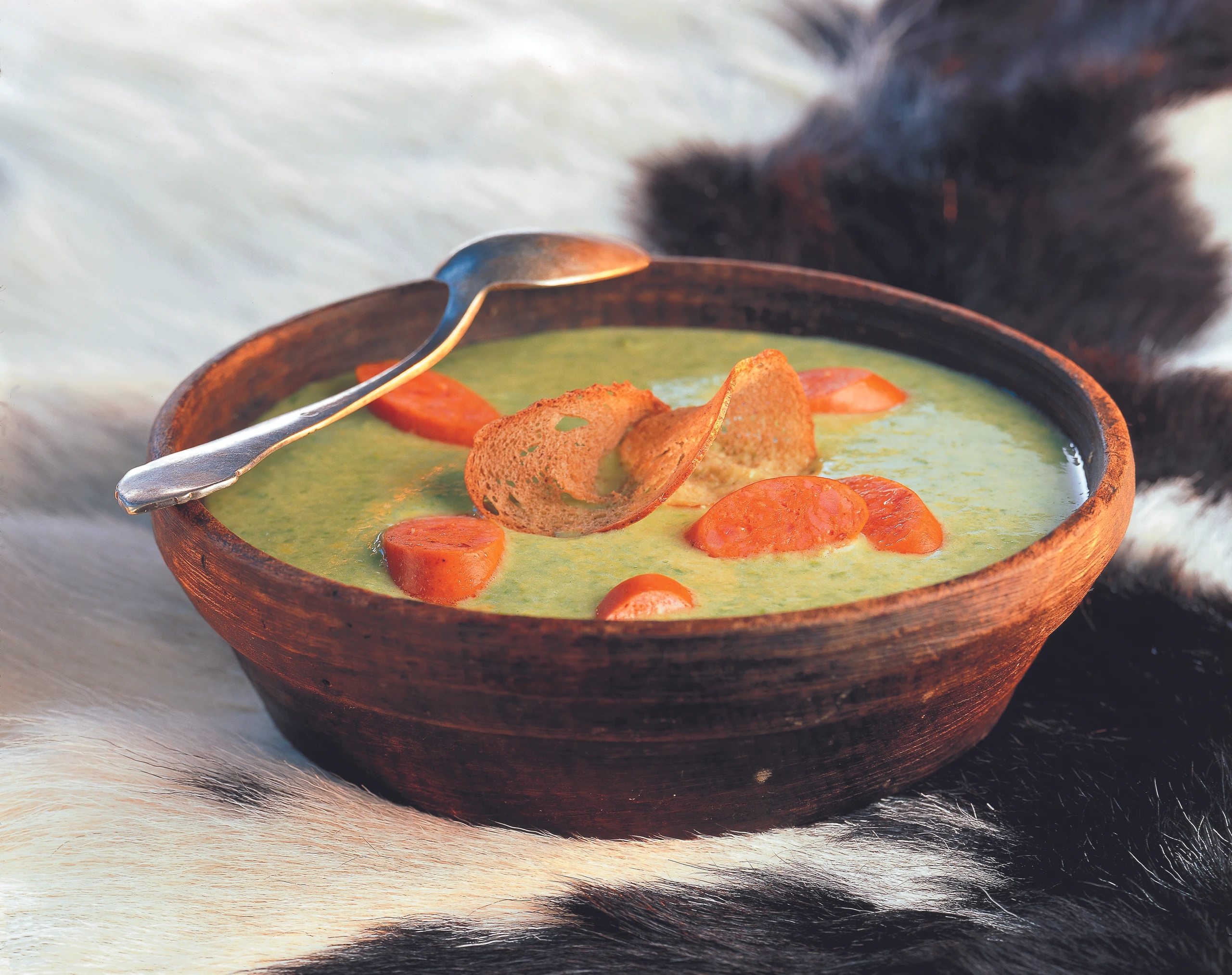 Erbsensuppe mit Würstel