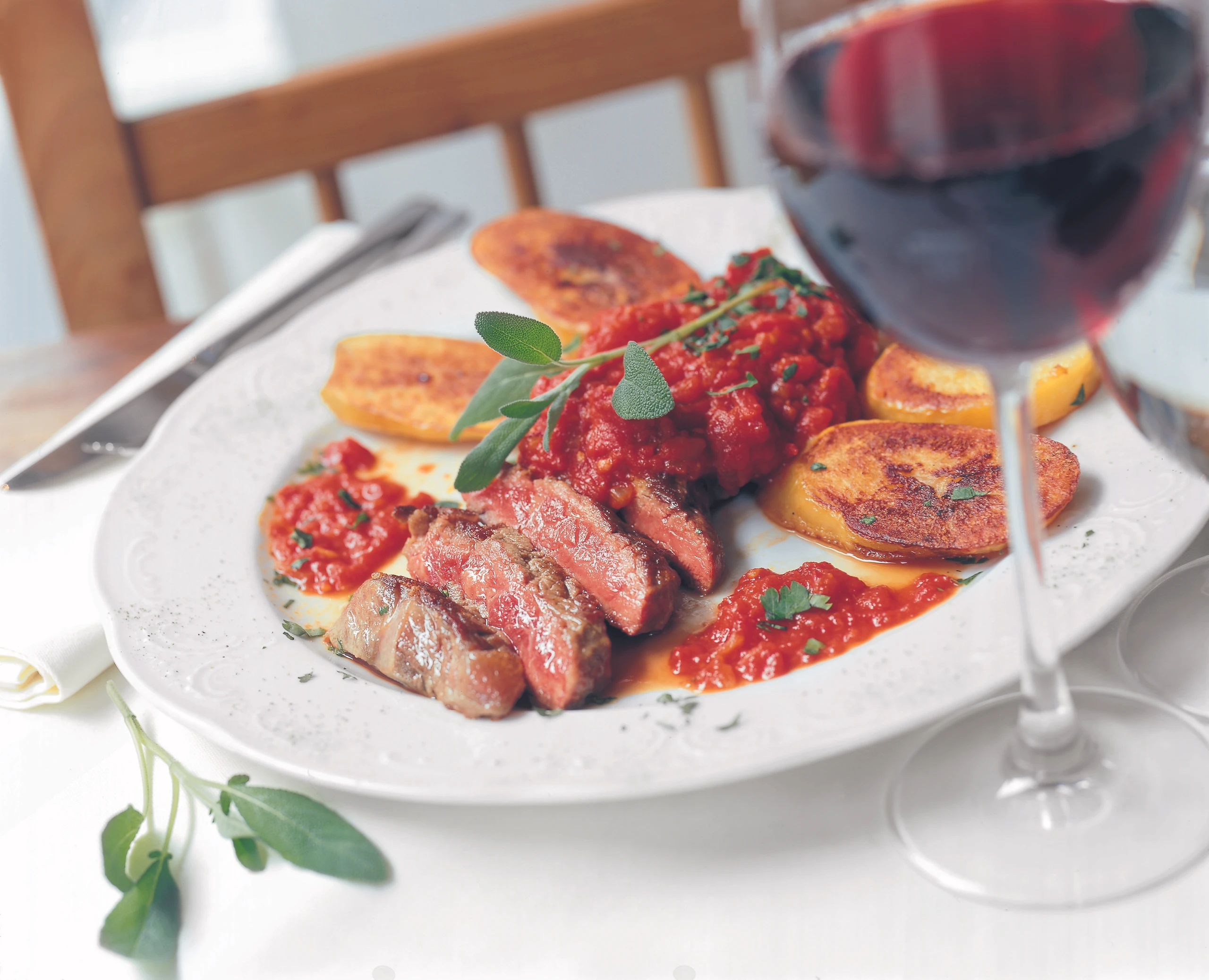 Beiried gegrillt mit Paradeissauce