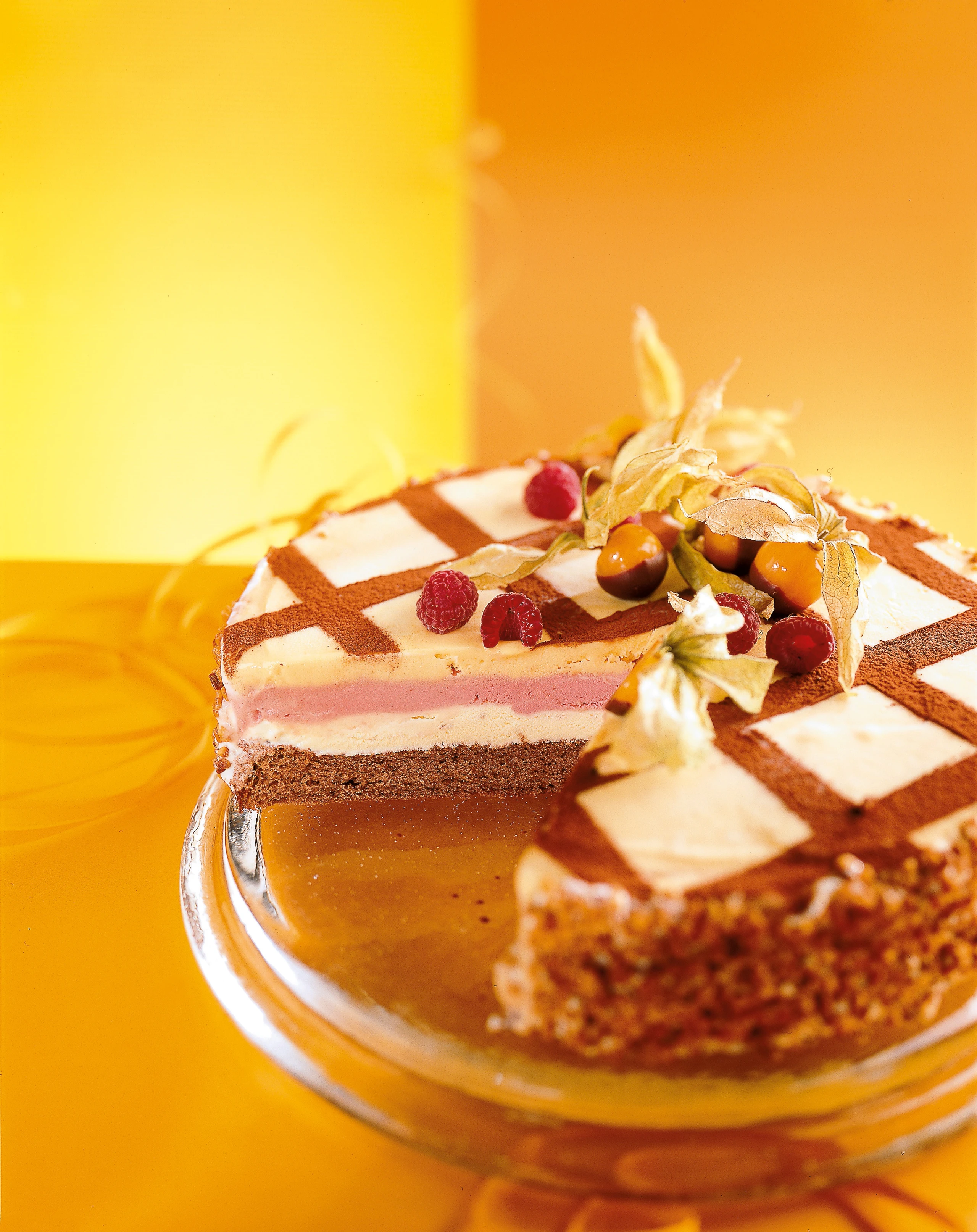 Eistorte mit Früchten